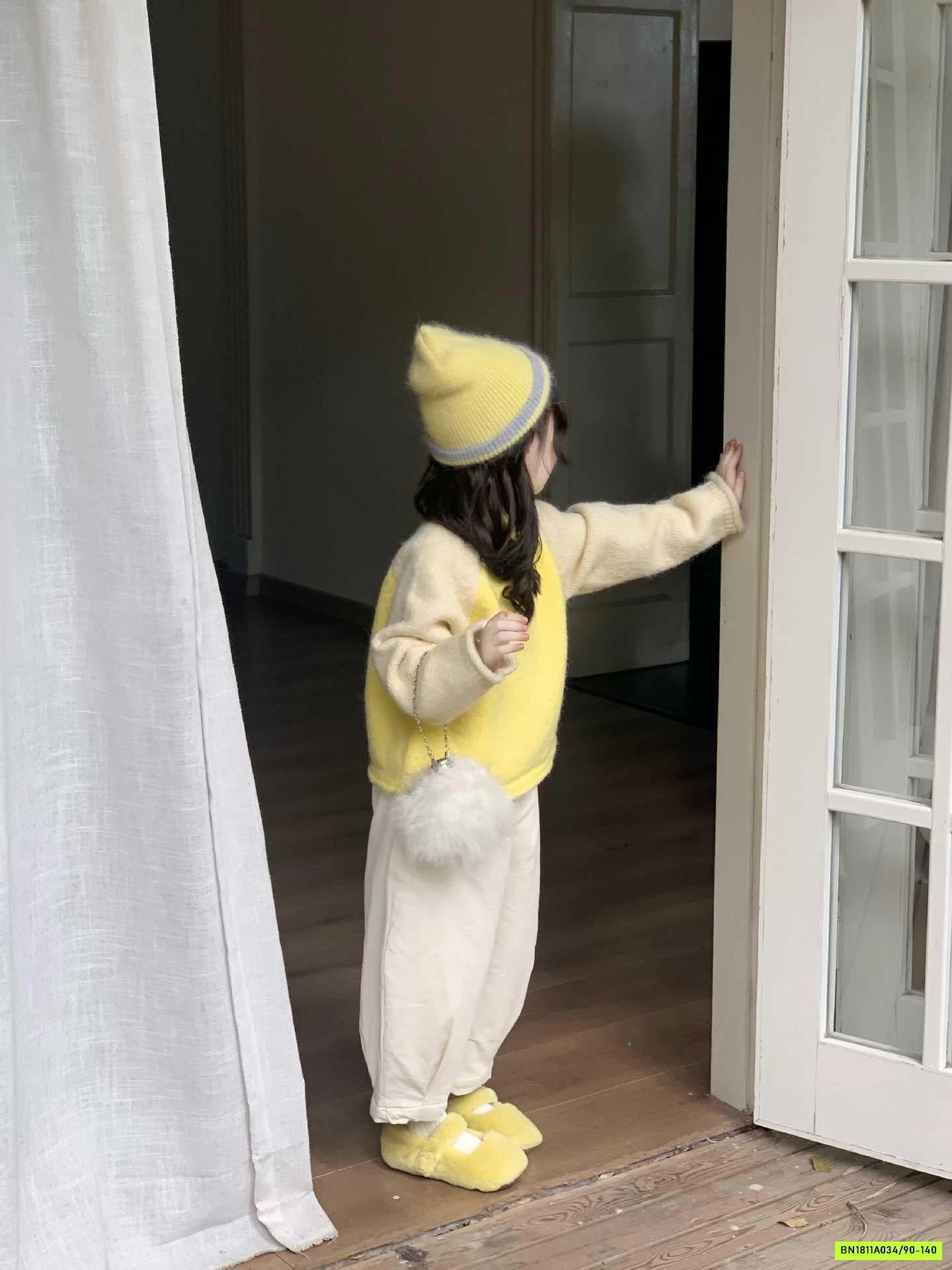 áo len vàng phối màu tay