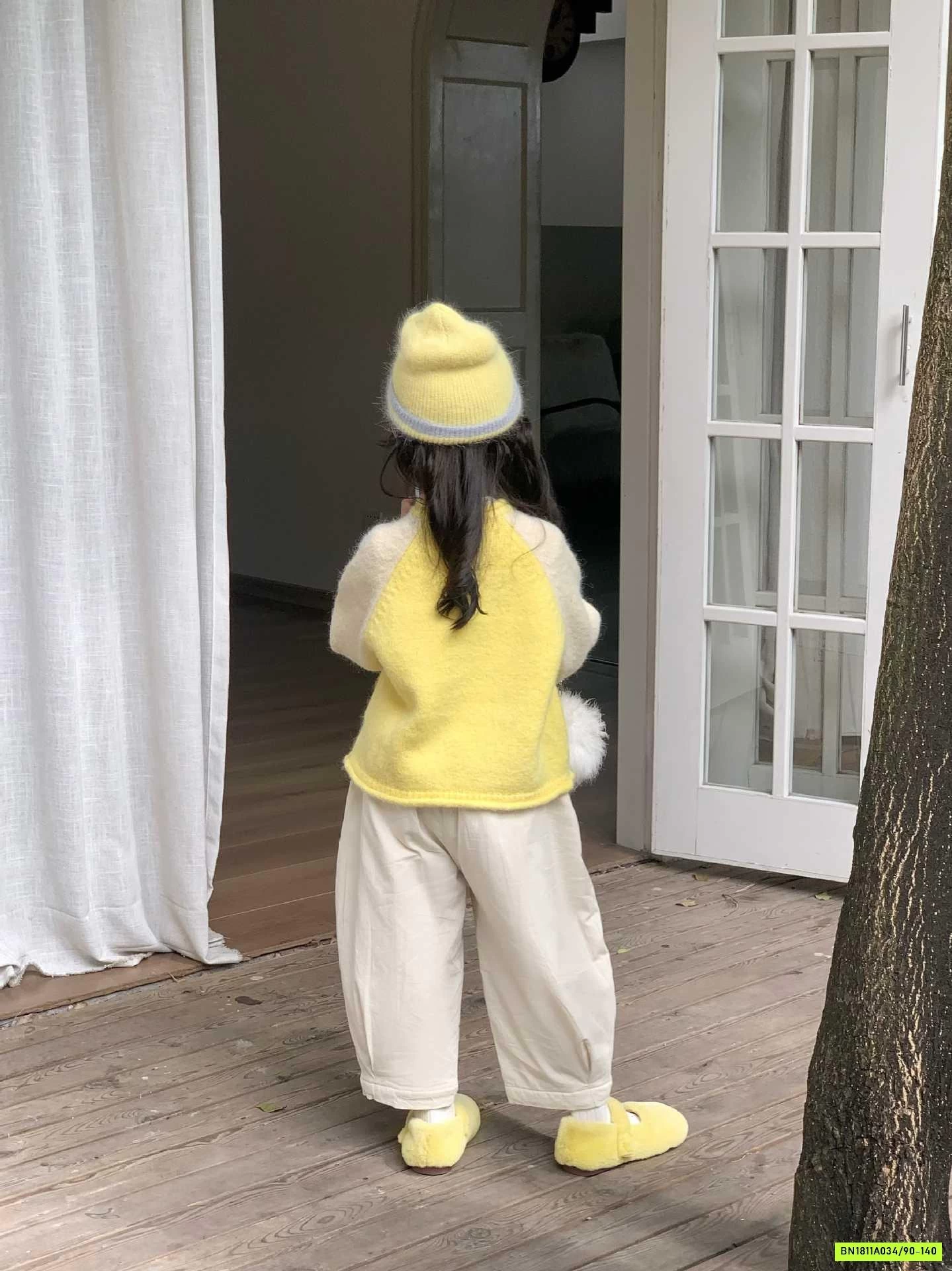 áo len vàng phối màu tay