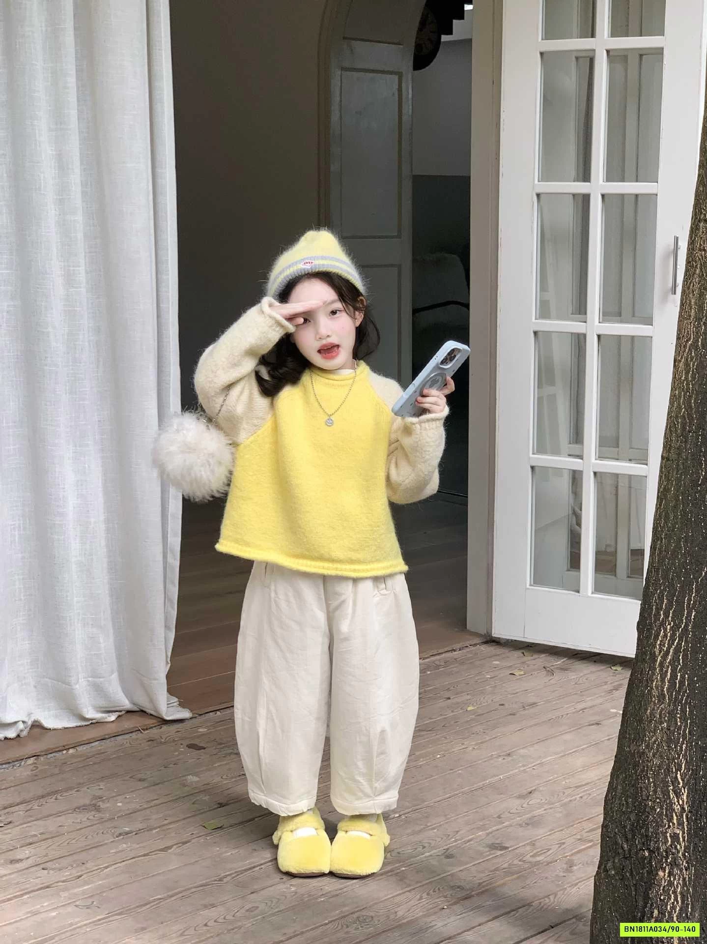 áo len vàng phối màu tay