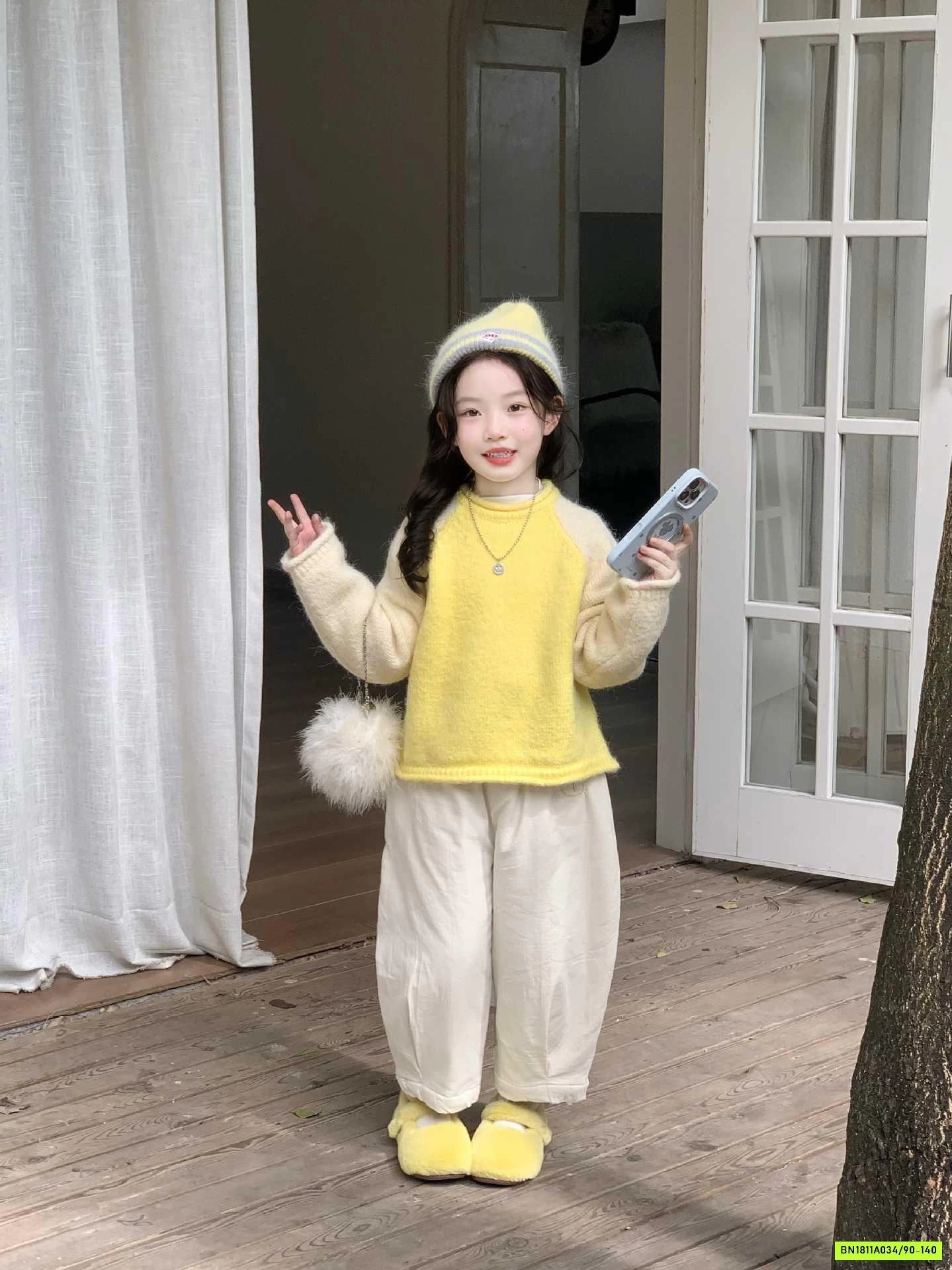 áo len vàng phối màu tay