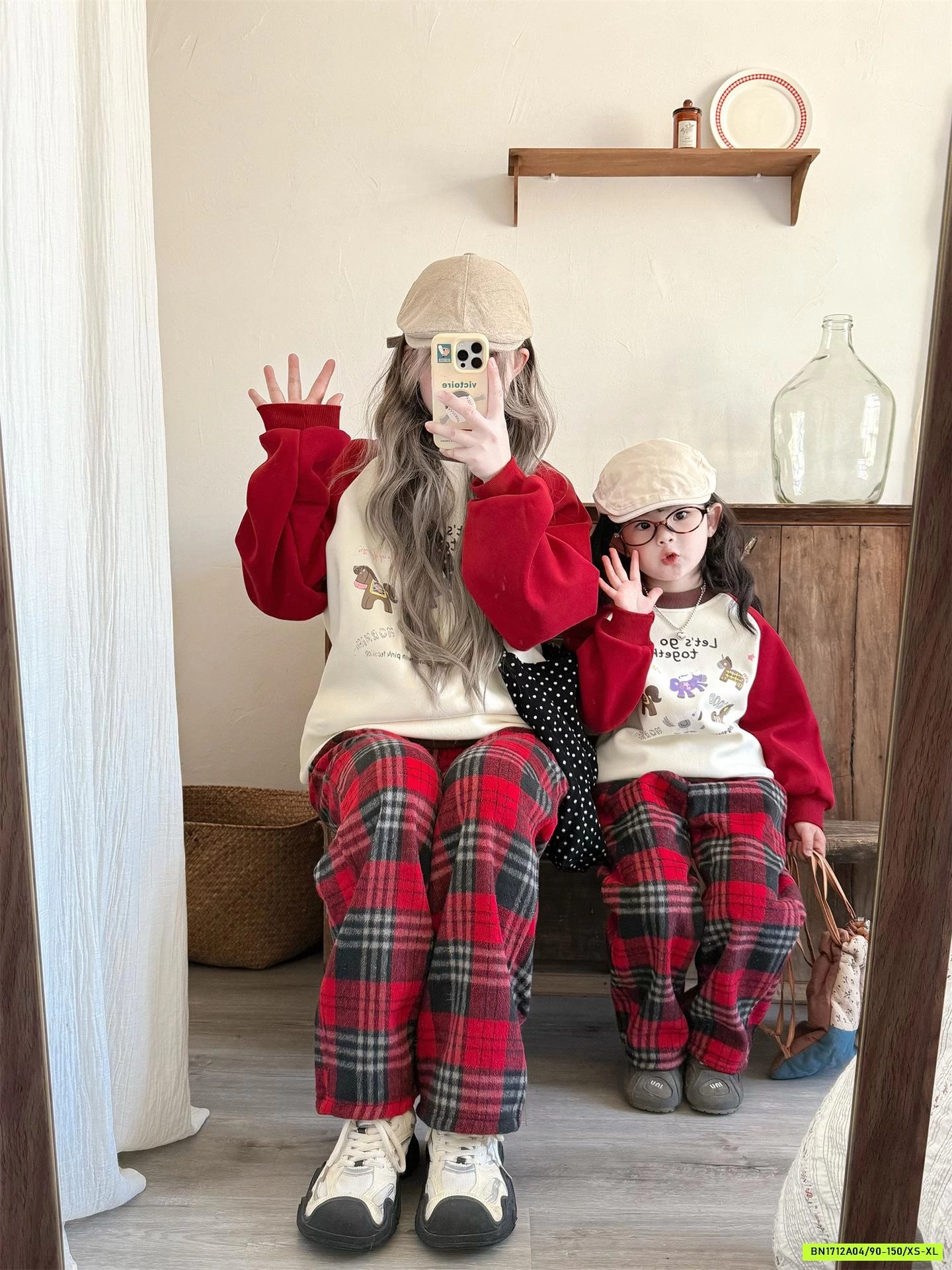 ÁO NỈ PHỐI MÀU TAY MẸ BÉ