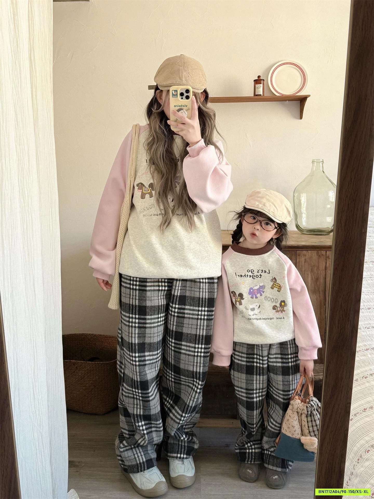 ÁO NỈ PHỐI MÀU TAY MẸ BÉ