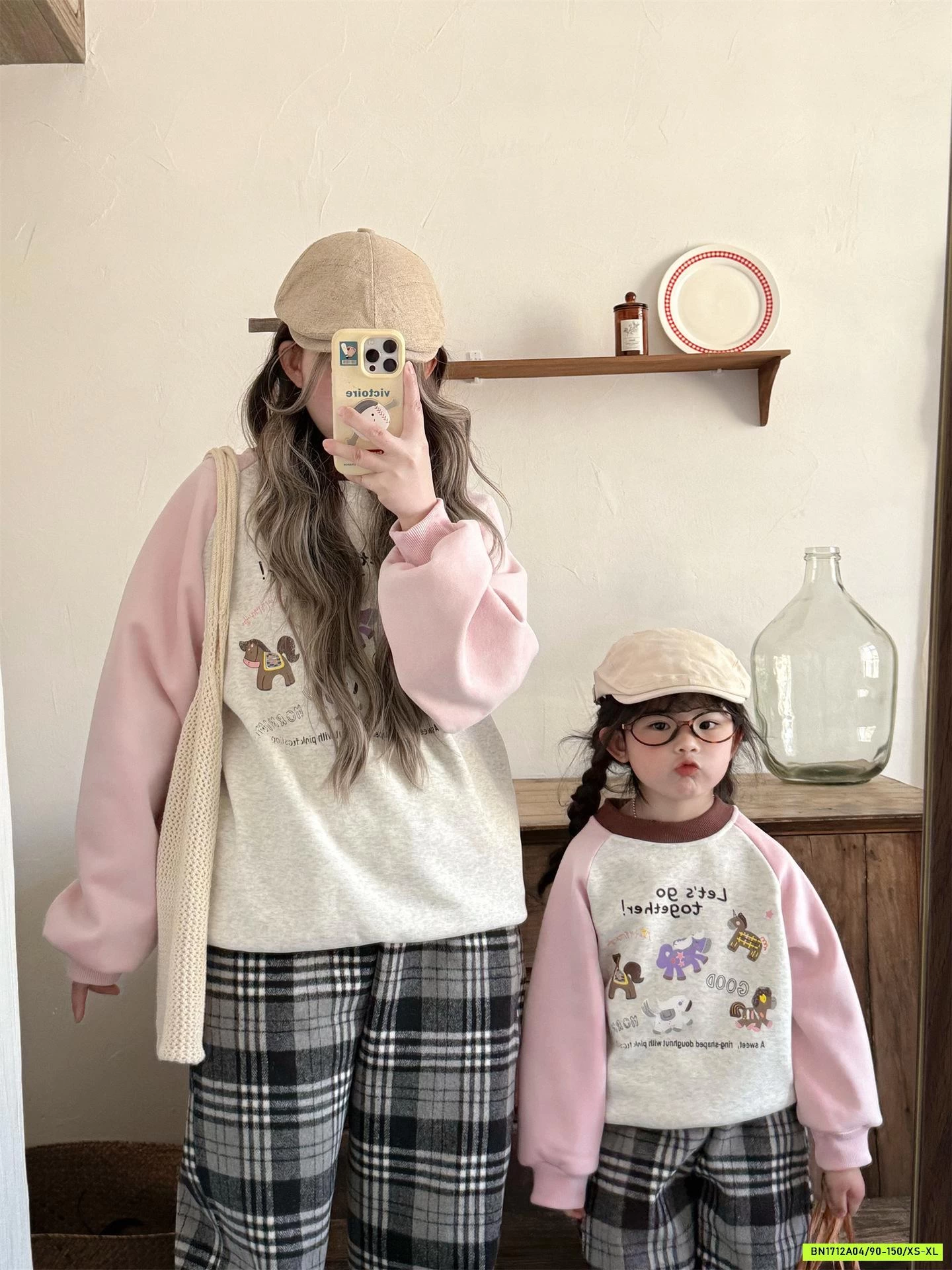 ÁO NỈ PHỐI MÀU TAY MẸ BÉ