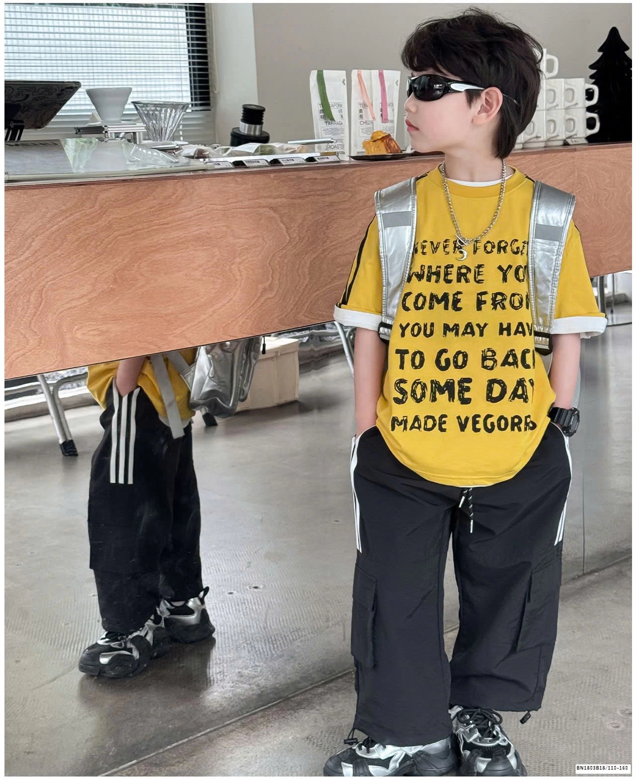 ÁO THUN VÀNG IN CHỮ CÁ TÍNH