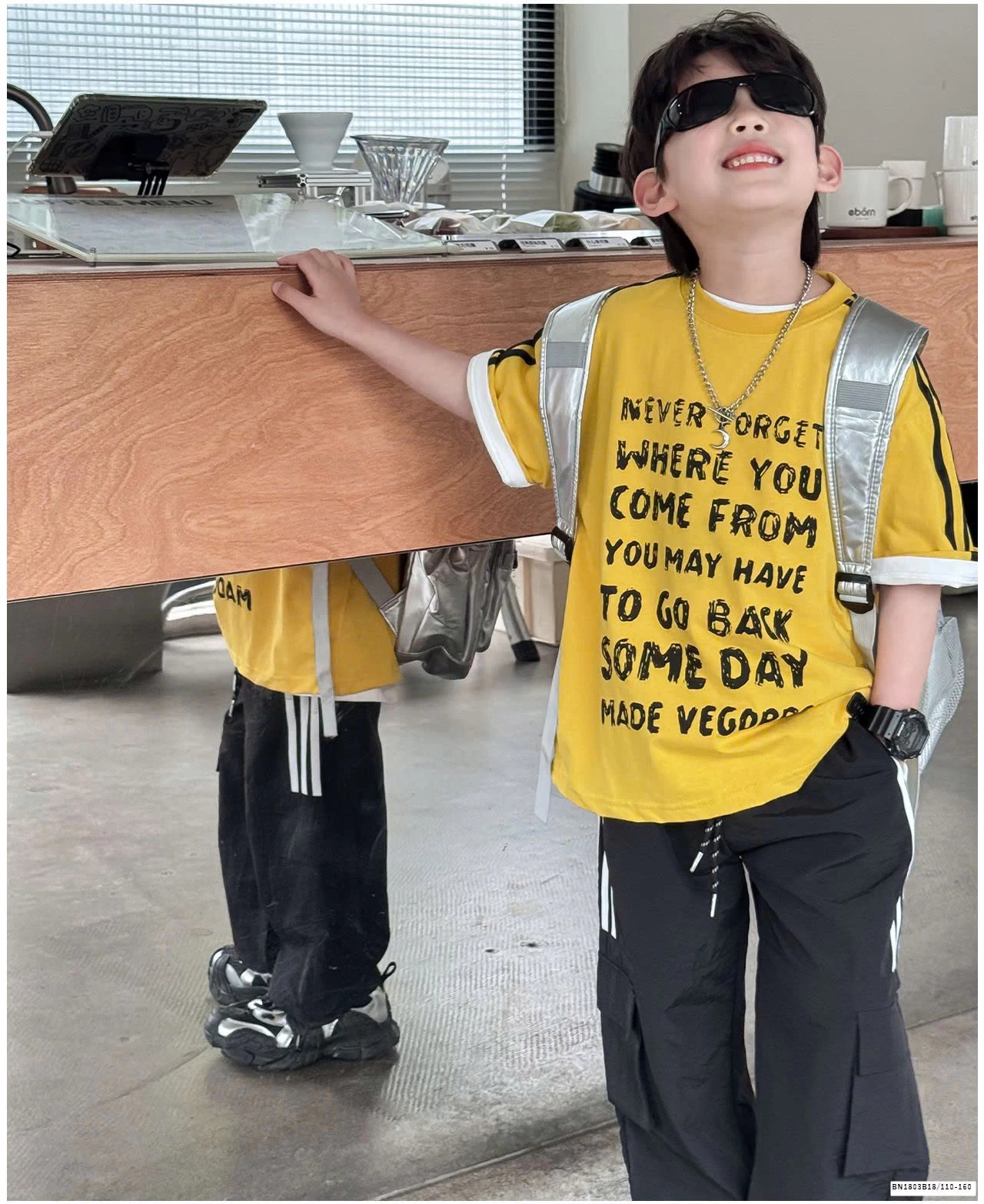 ÁO THUN VÀNG IN CHỮ CÁ TÍNH