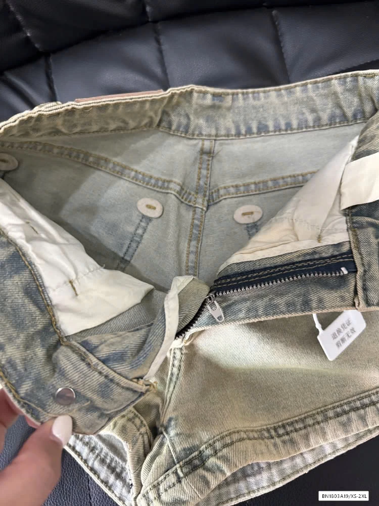 SHORT JEANS TÚI KHÓA SAU