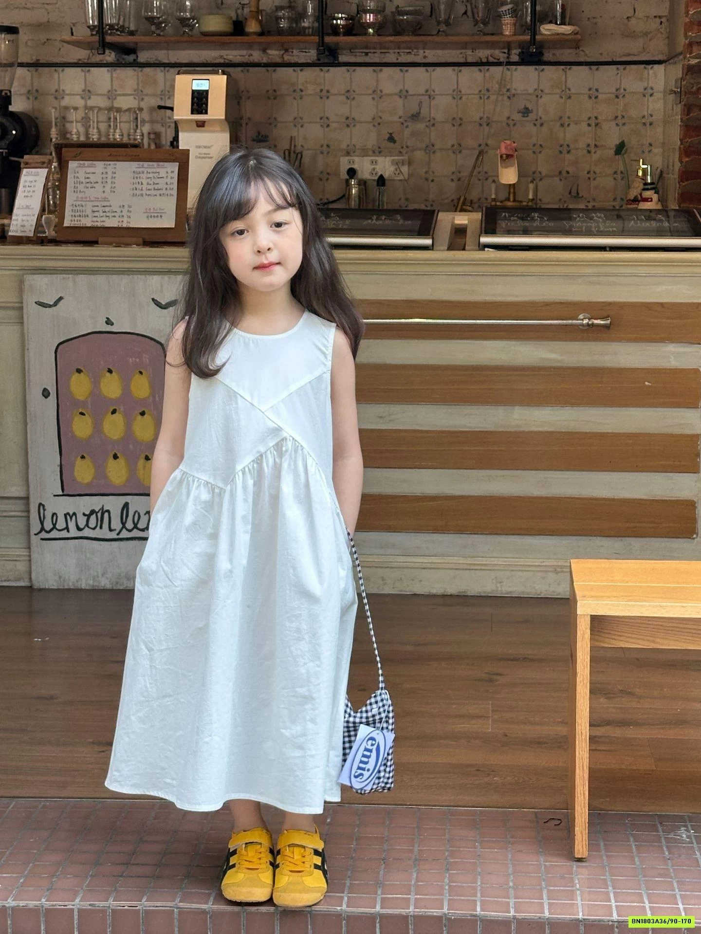 ĐẦM THÔ SÁT NÁCH DÁNG XÒE 25B155 AMBB