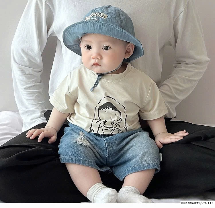 SÉT QUẦN SHORT JEAN MIX ÁO THUN HÌNH NGƯỜI NHÍ