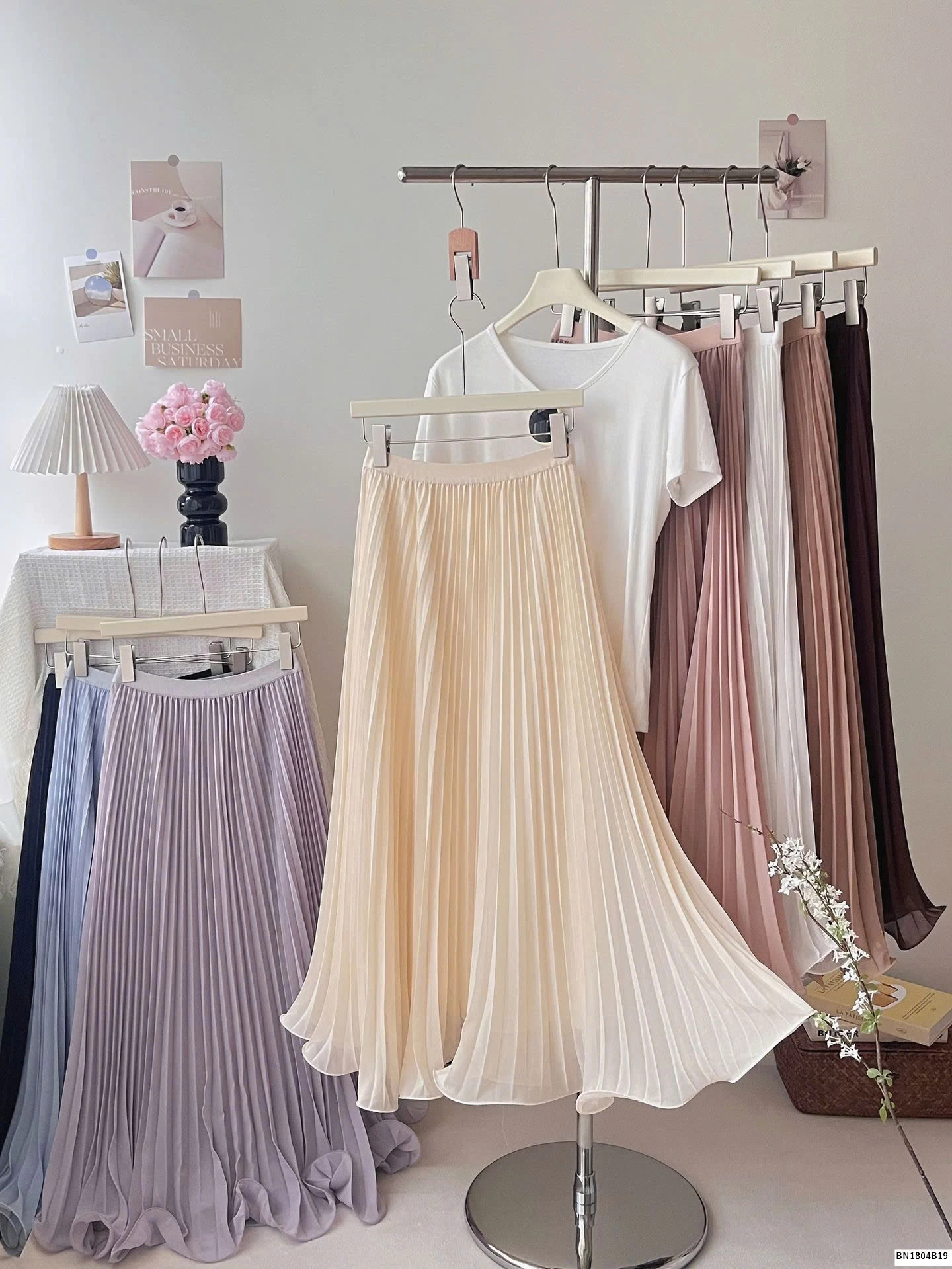 CHÂN VÁY XẾP LY ĐUÔI XÒE