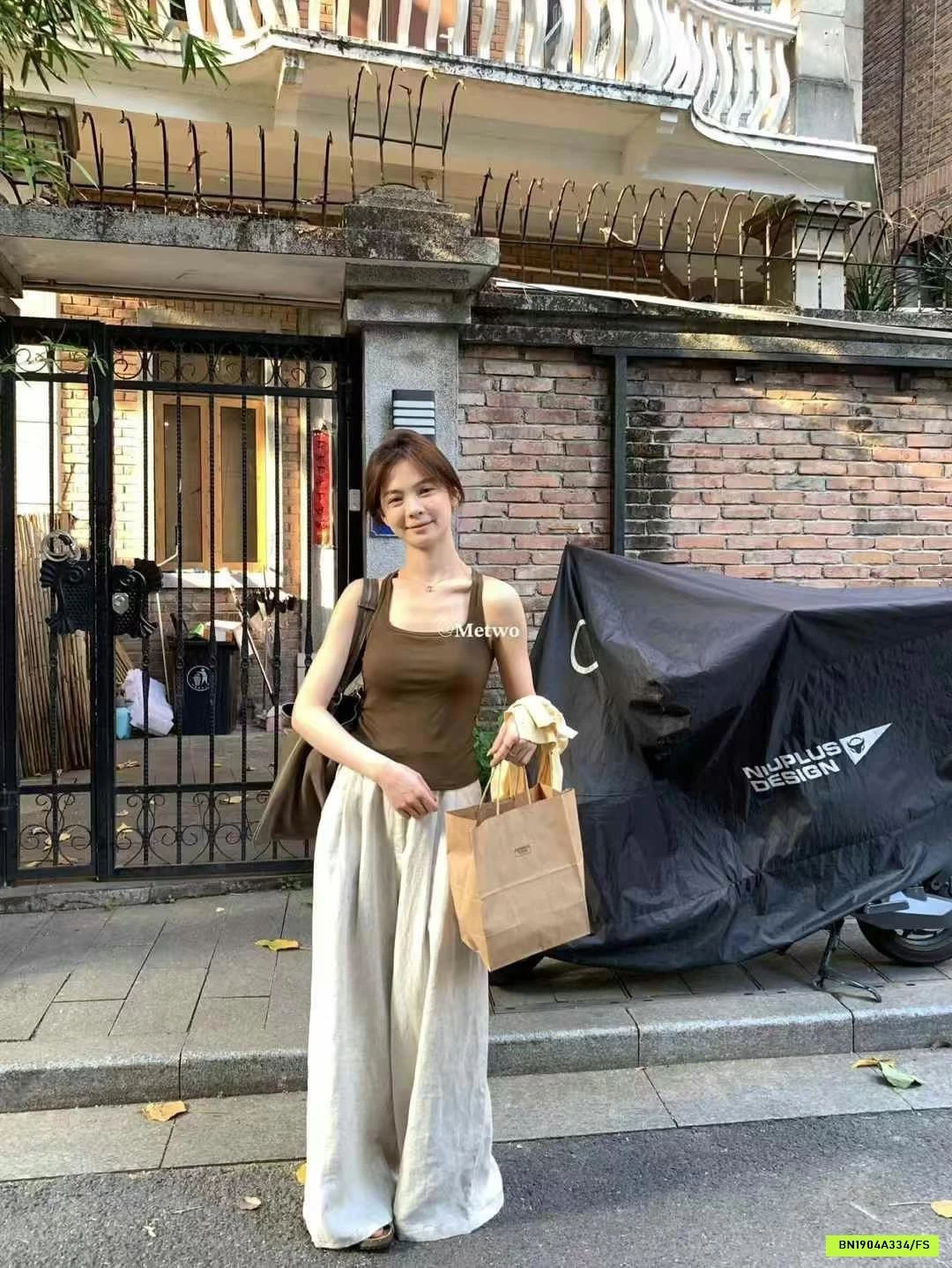 ÁO 3 LỖ CỔ YẾM METWO