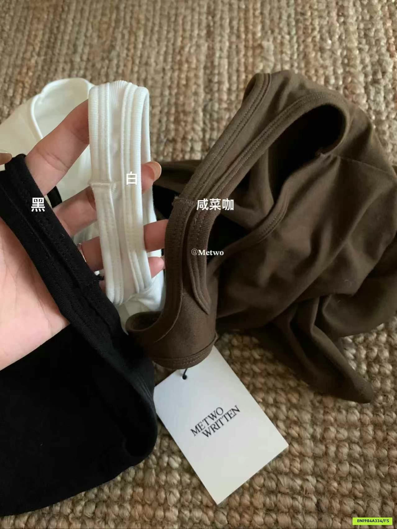 ÁO 3 LỖ CỔ YẾM METWO