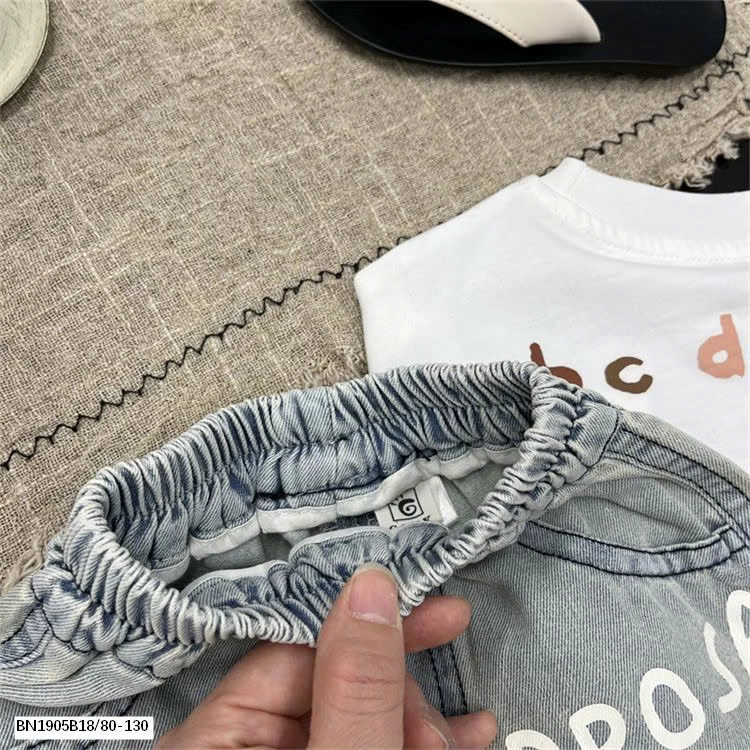 QUẦN JEAN IN CHỮ TRẮNG