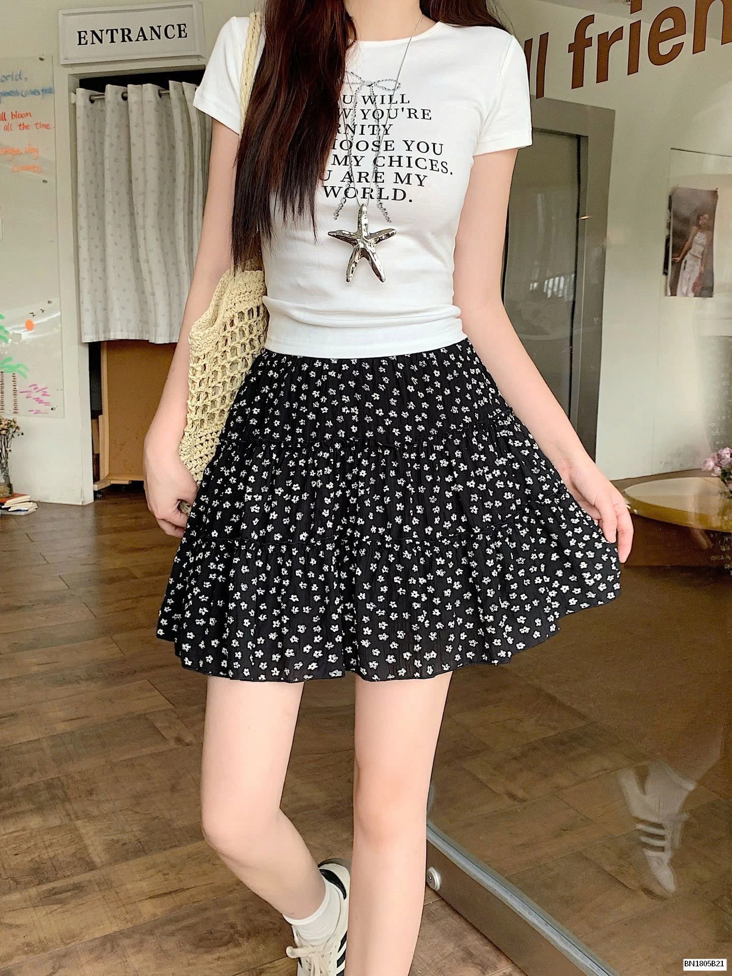 CHÂN VÁY XÒE HOA NHÍ