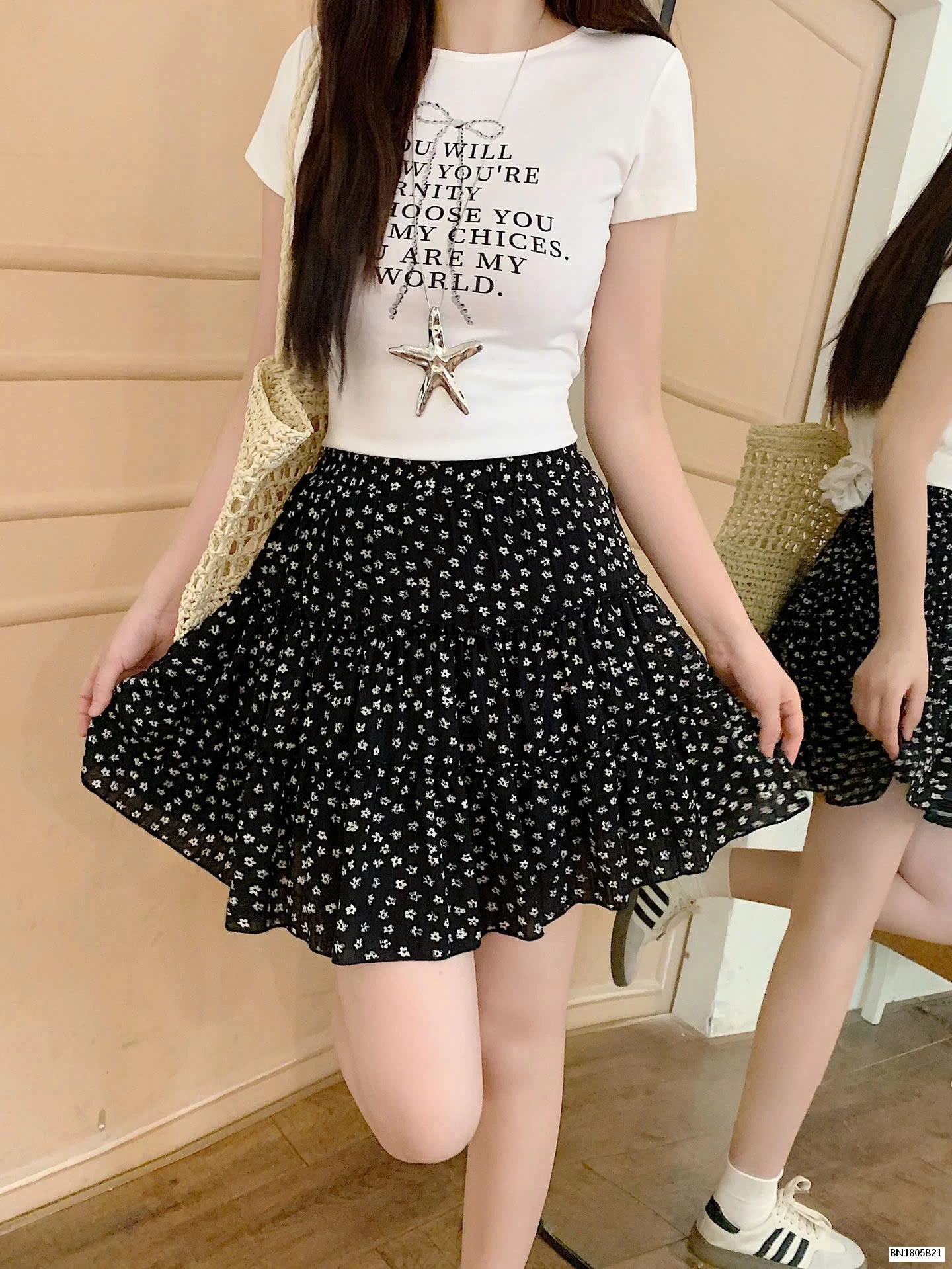 CHÂN VÁY XÒE HOA NHÍ