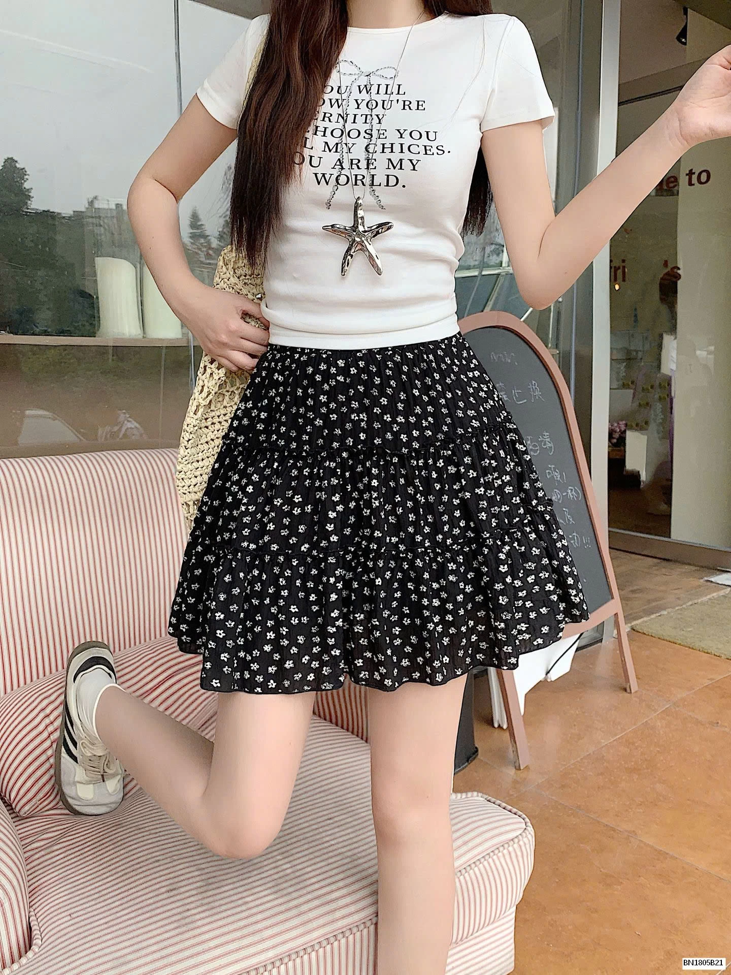 CHÂN VÁY XÒE HOA NHÍ