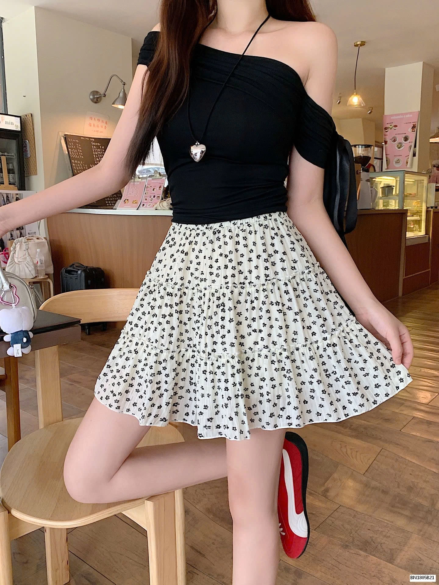 CHÂN VÁY XÒE HOA NHÍ