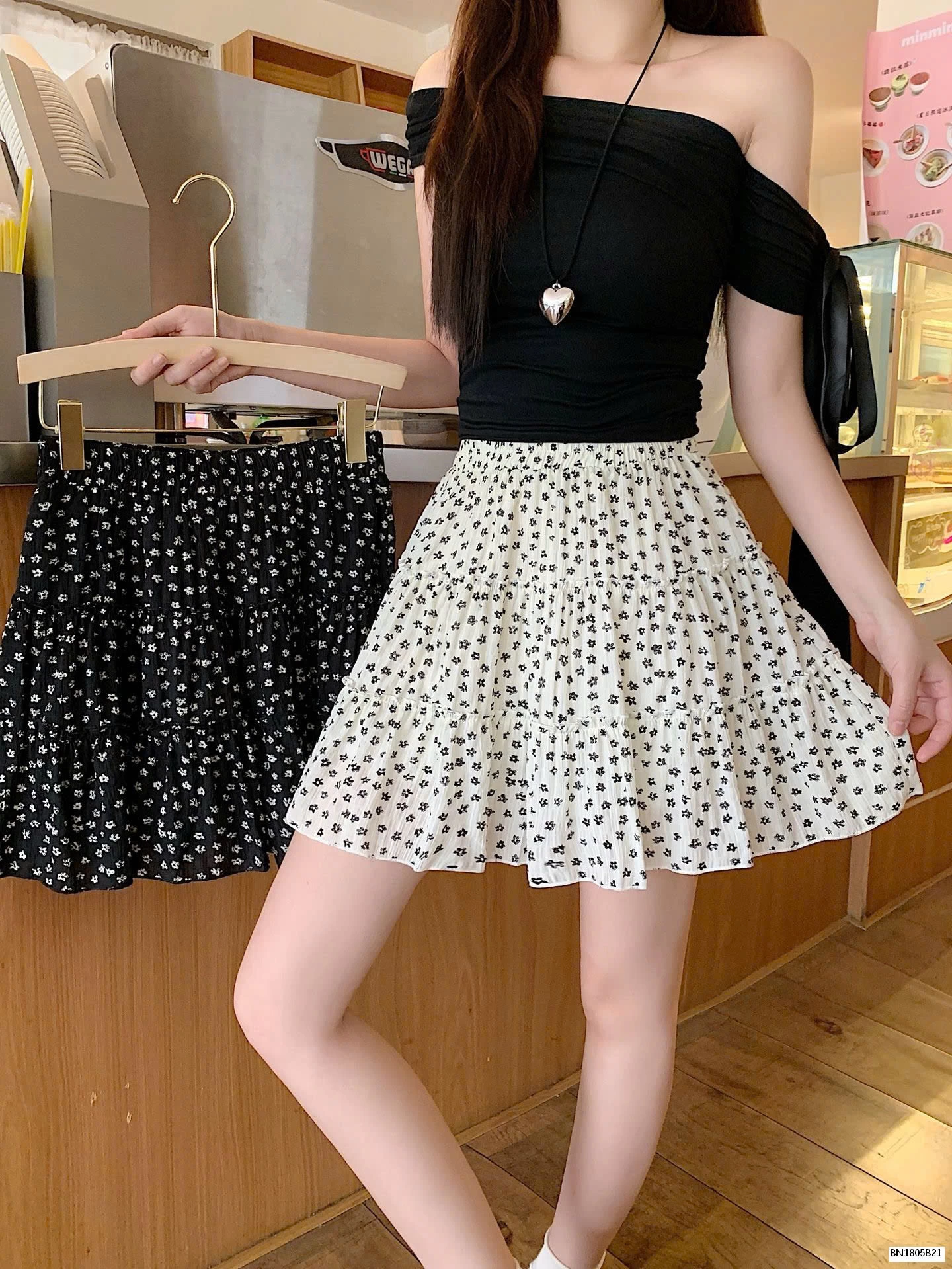 CHÂN VÁY XÒE HOA NHÍ