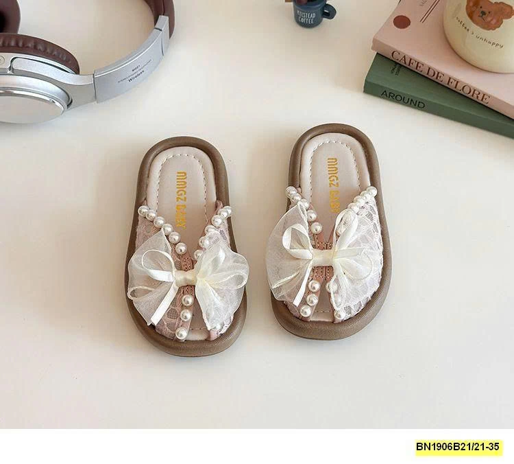 DÉP LÊ QUAI NGỌC TRAI