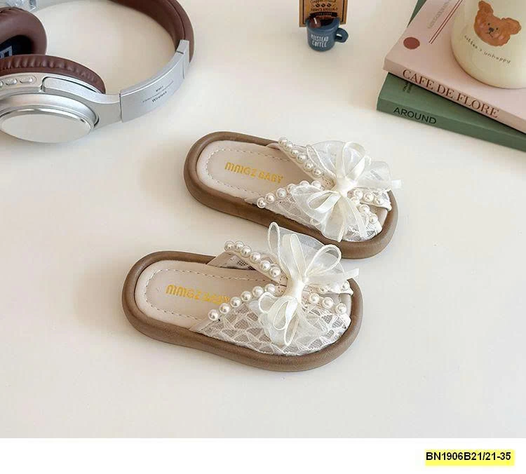 DÉP LÊ QUAI NGỌC TRAI