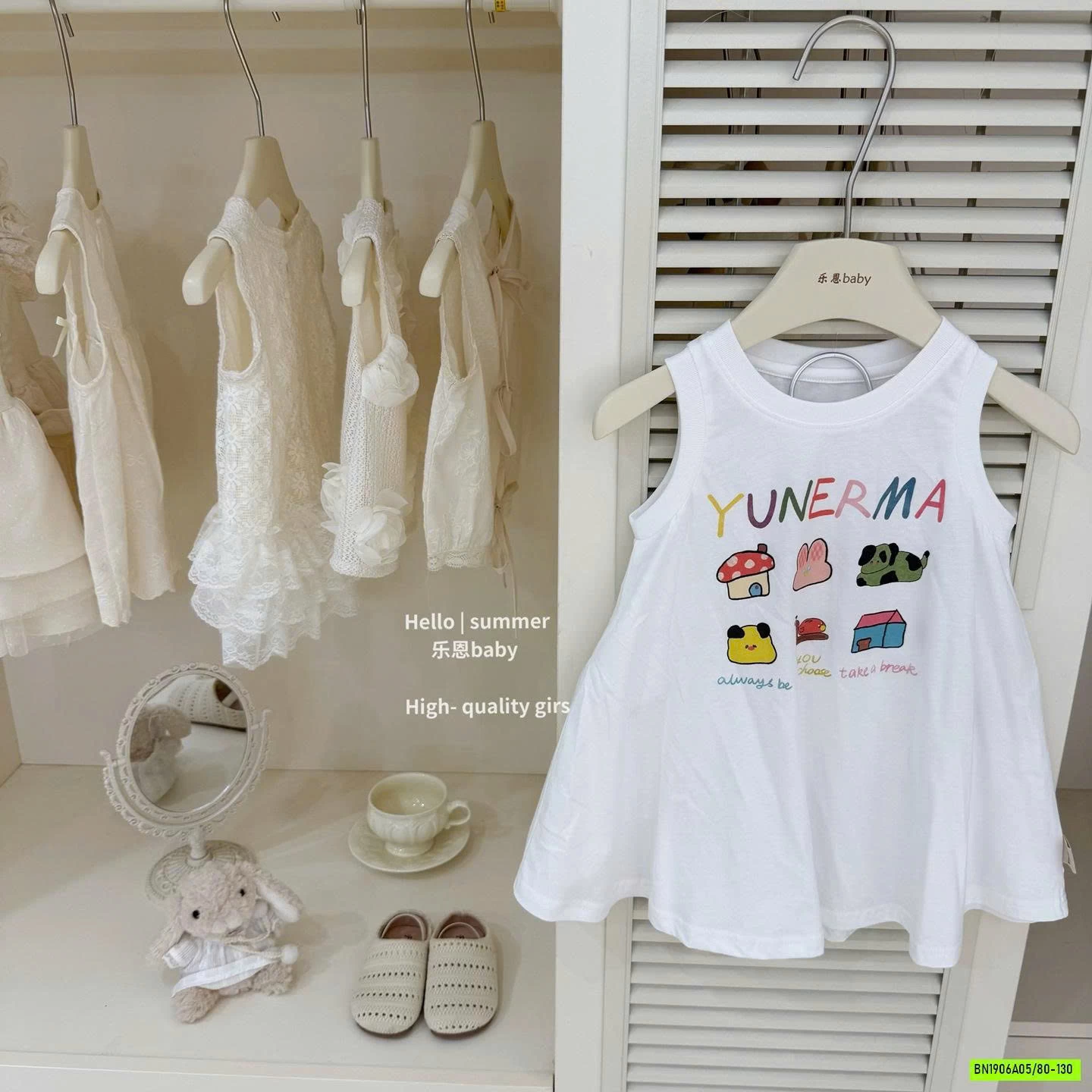 ĐẦM XÒE SÁT NÁCH IN CHỮ SẮC MÀU