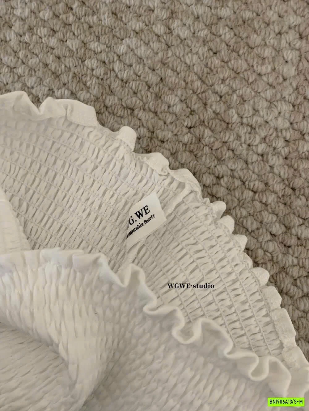 ÁO TRỄ VAI IN CHỮ WGWE