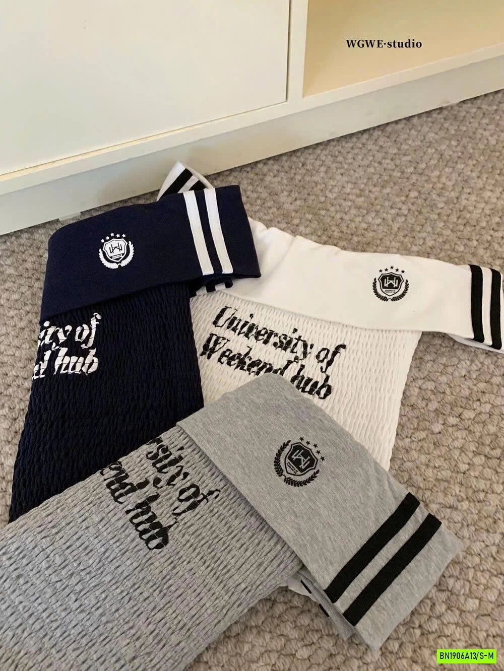 ÁO TRỄ VAI IN CHỮ WGWE