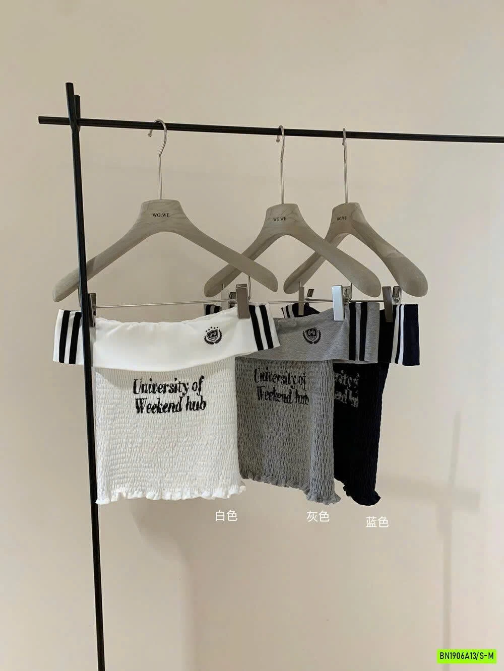 ÁO TRỄ VAI IN CHỮ WGWE