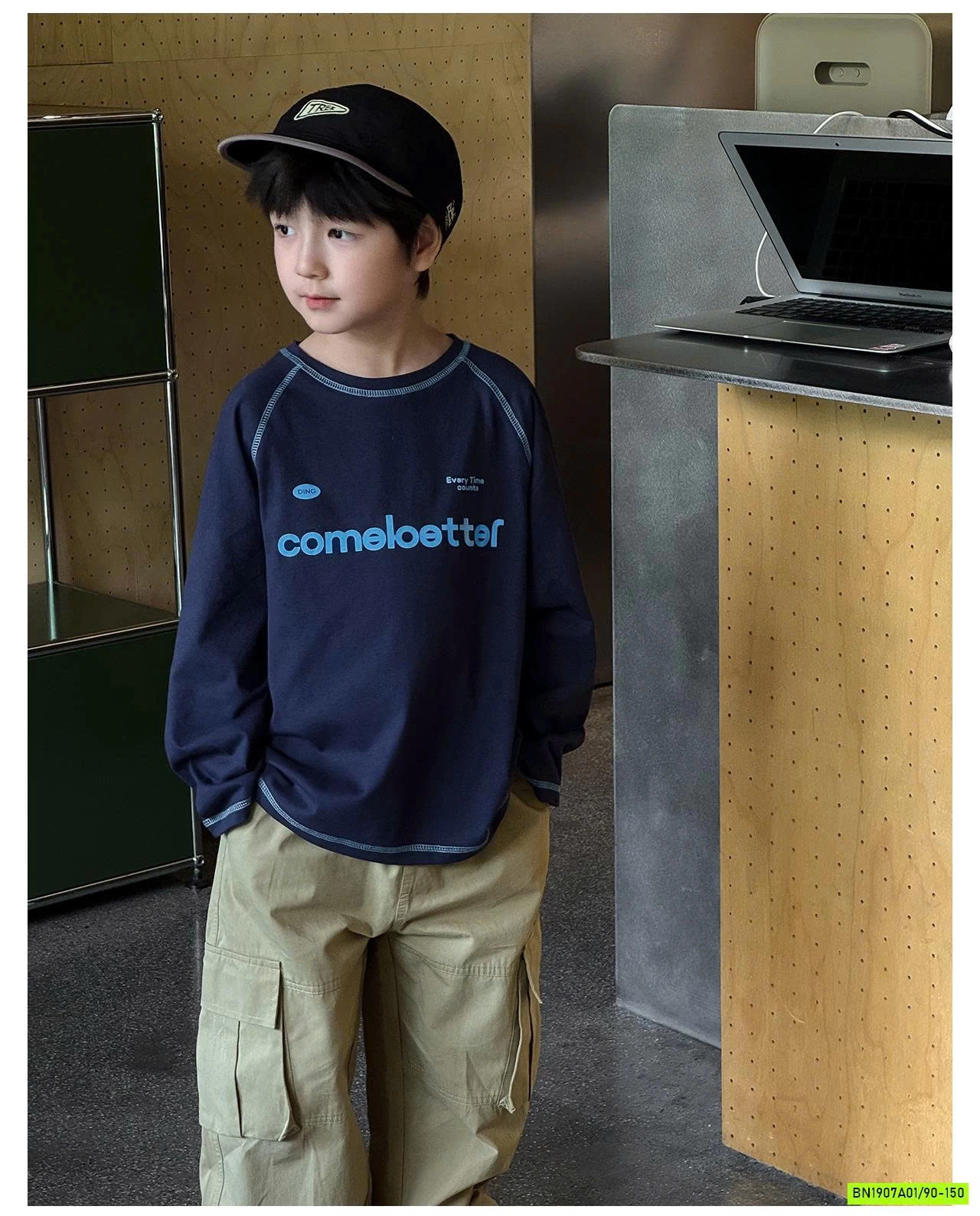 ÁO THUN VIỀN CHỈ NỔI IN CHỮ AQ5049