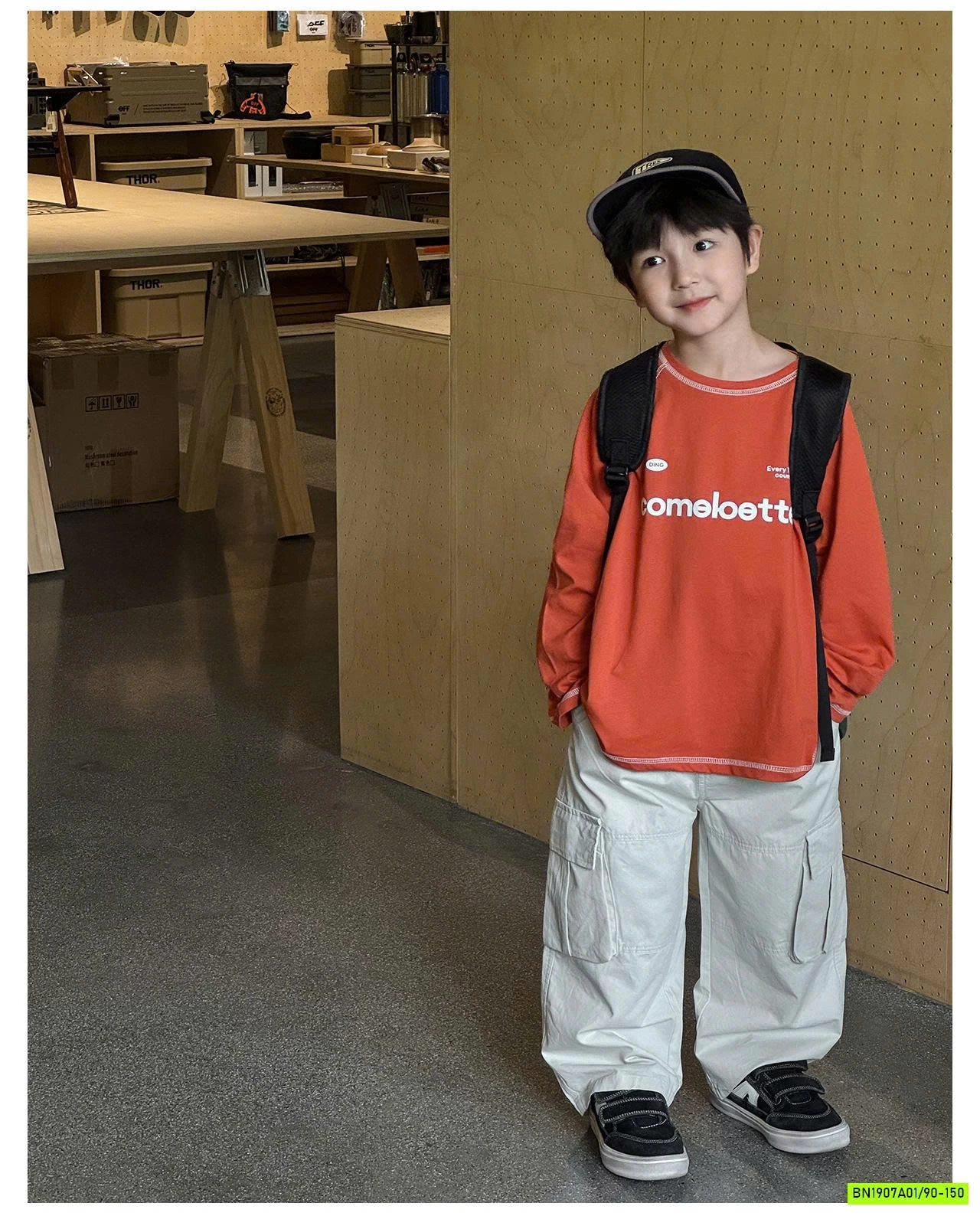 ÁO THUN VIỀN CHỈ NỔI IN CHỮ AQ5049