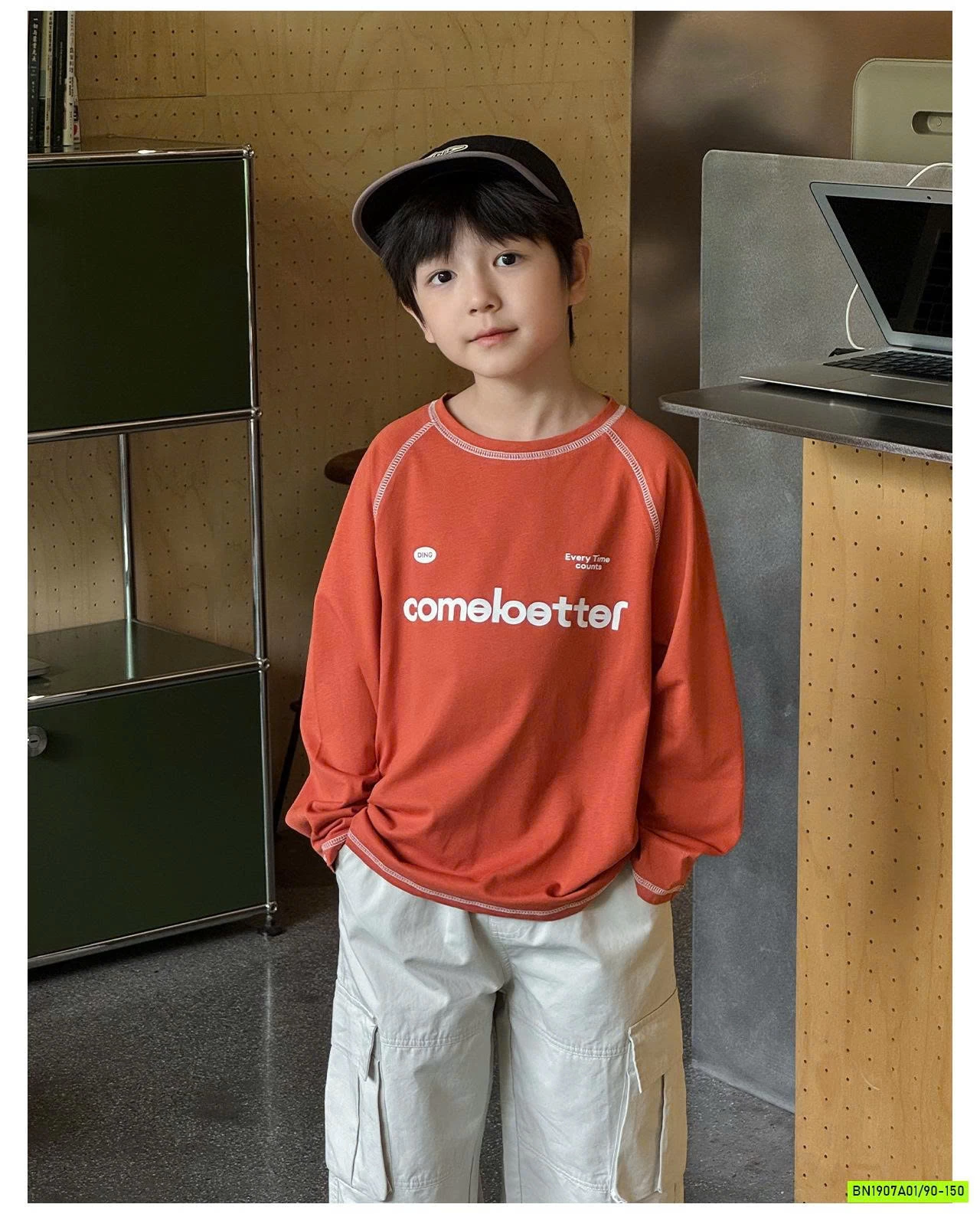 ÁO THUN VIỀN CHỈ NỔI IN CHỮ AQ5049