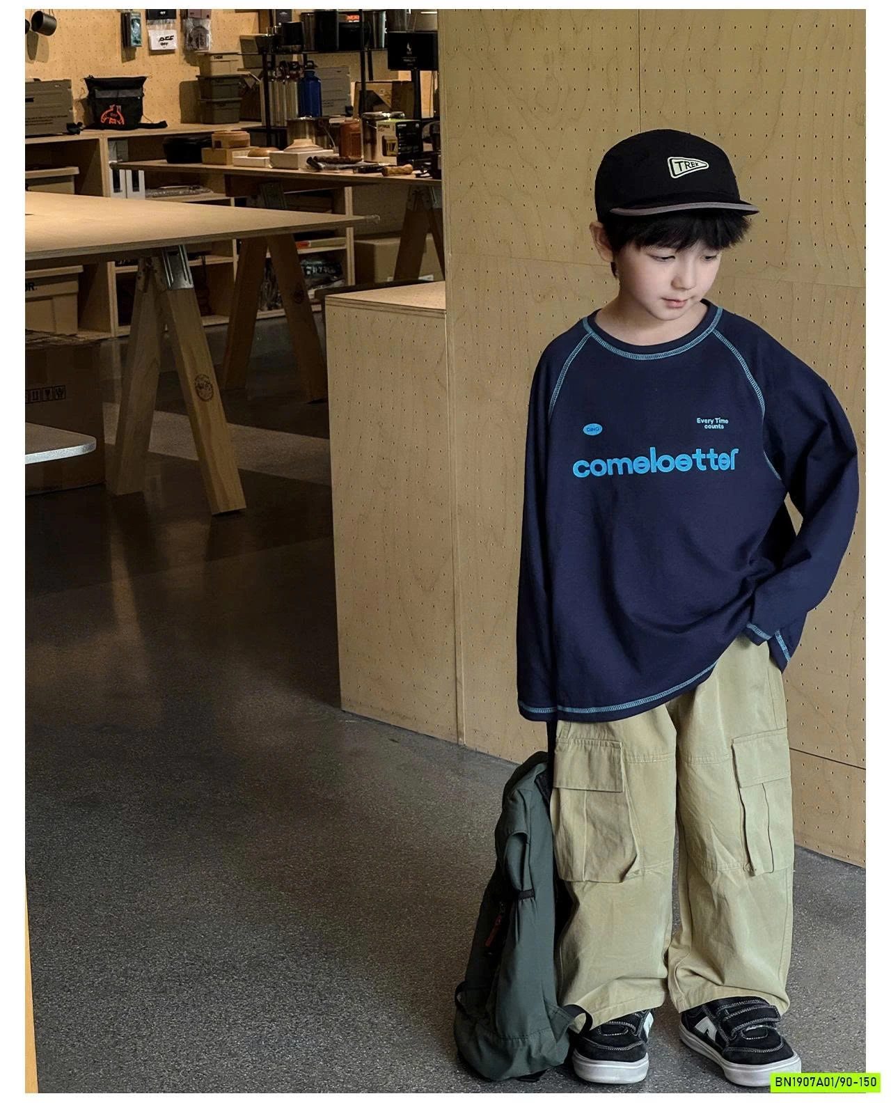 ÁO THUN VIỀN CHỈ NỔI IN CHỮ AQ5049