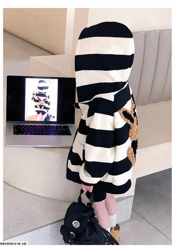 HOODIE THỎ NÂU KẺ NGANG ĐEN TRẮNG