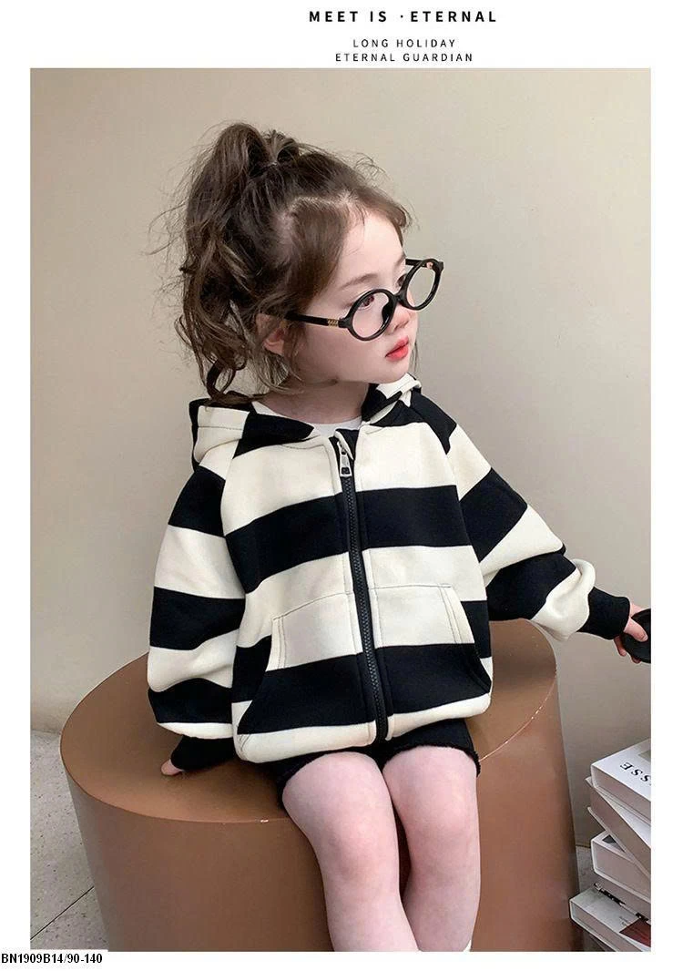 HOODIE THỎ NÂU KẺ NGANG ĐEN TRẮNG