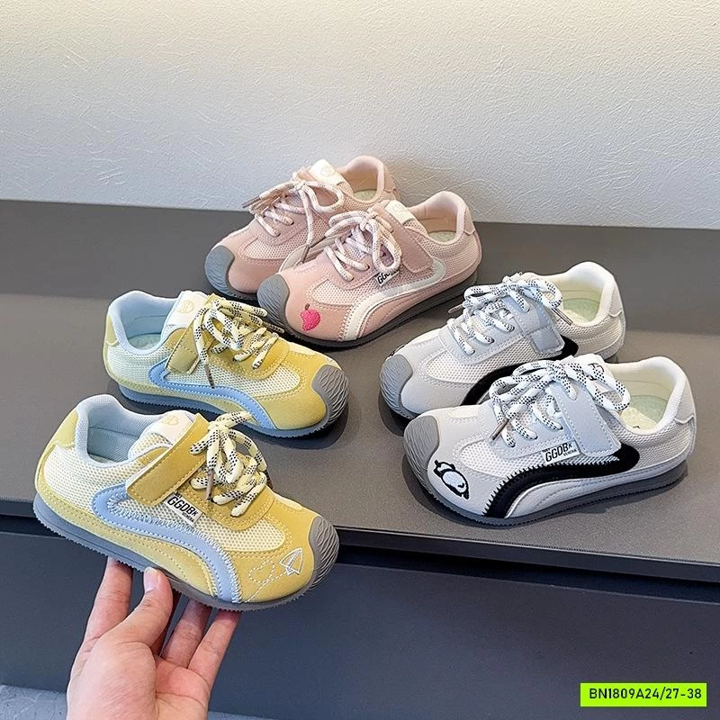 GIÀY THỂ THAO PHỐI MÀU THÊU HÌNH