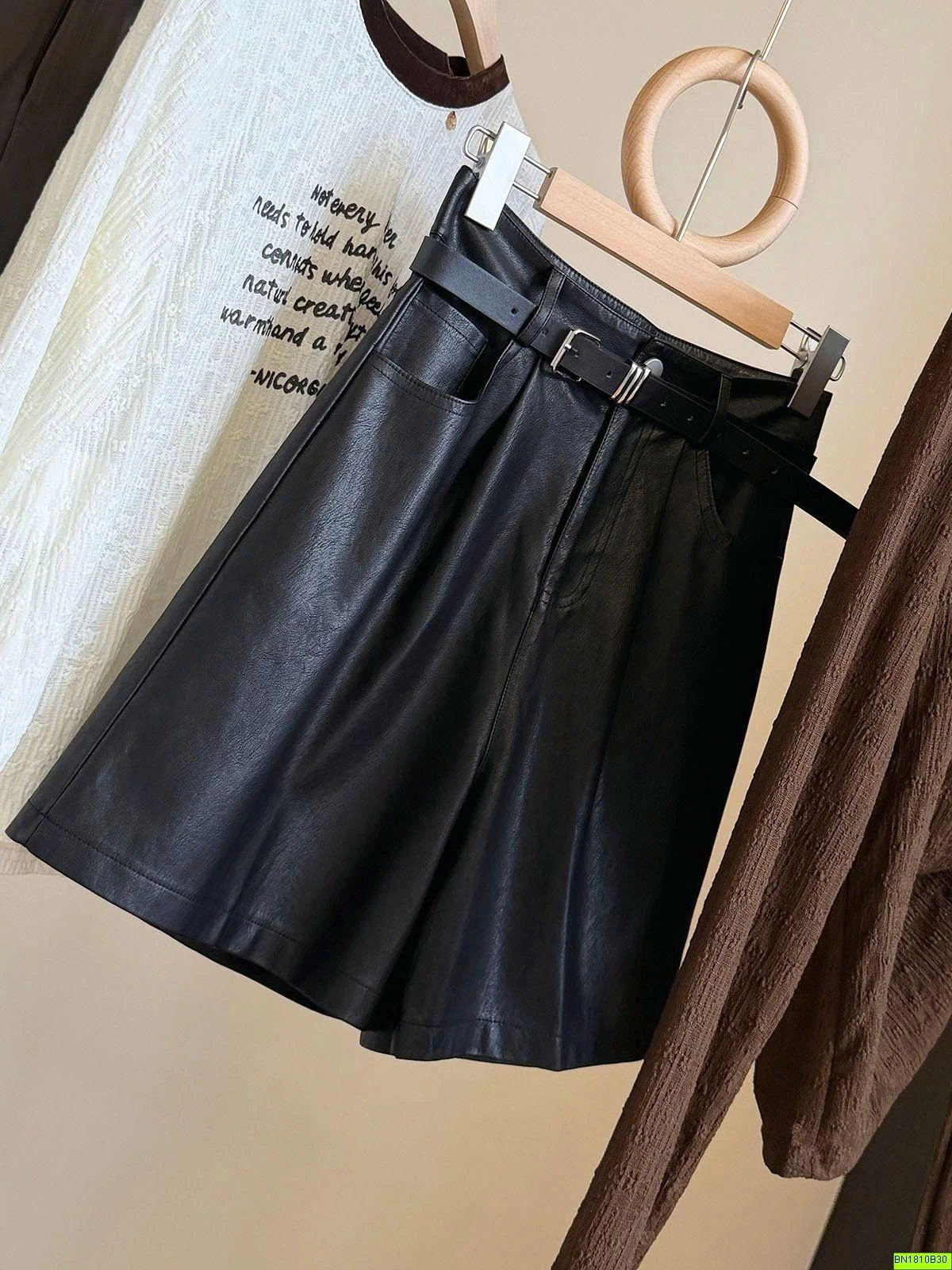 QUẦN SHORT DA CAO CẤP ANNA