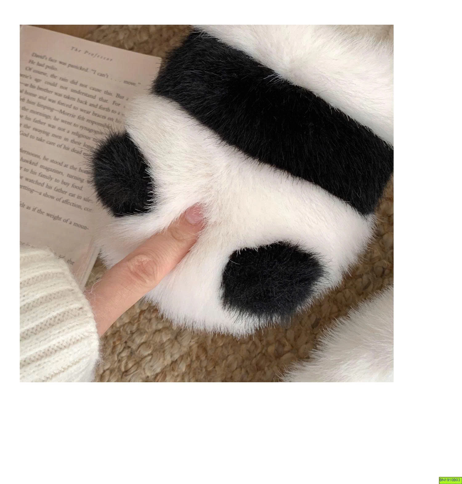 SỤC LÔNG GẤU TRÚC ĐI TRONG NHÀ