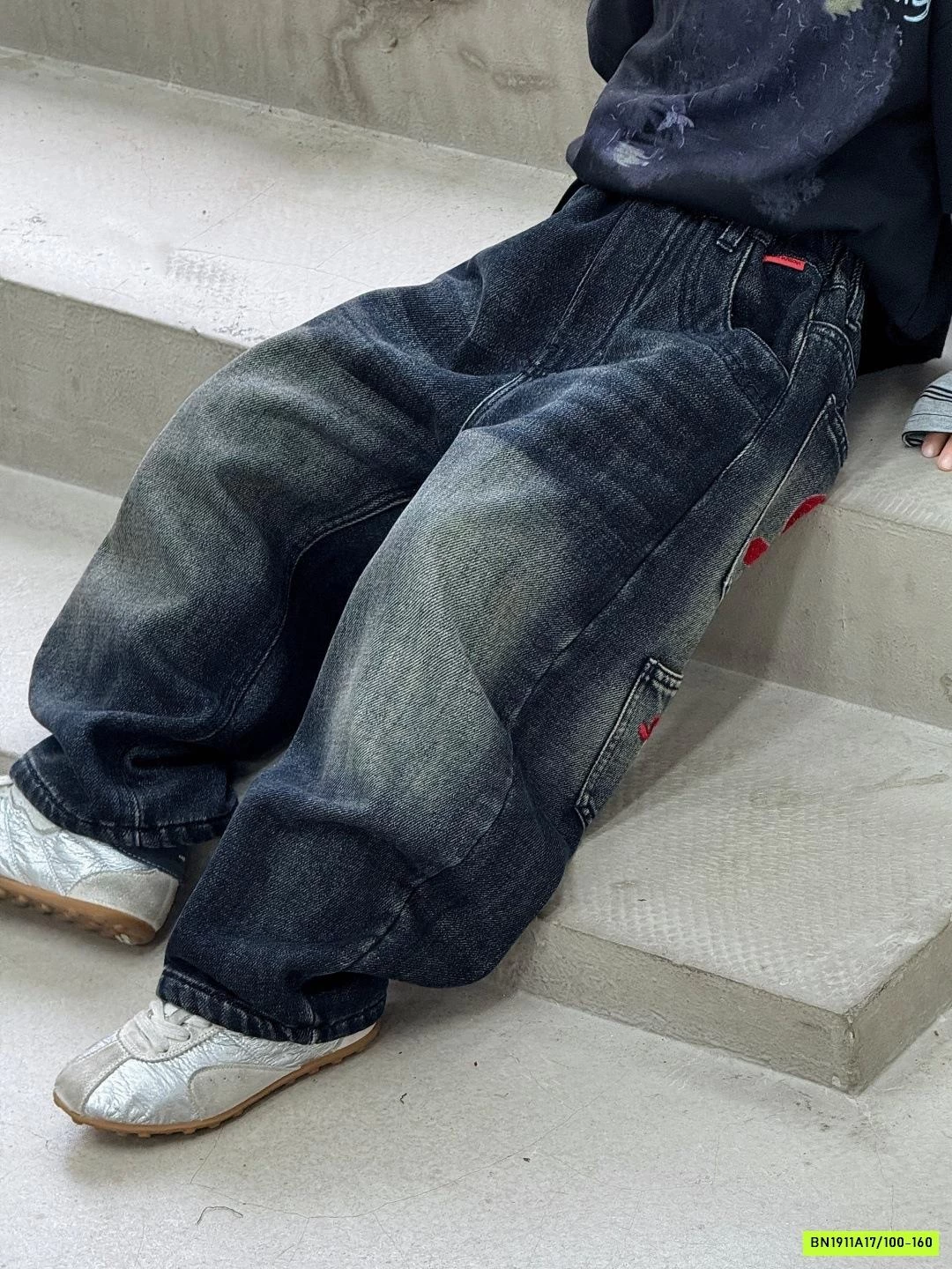 JEANS SUÔNG THÊU CHỮ LÓT LÔNG CỪU