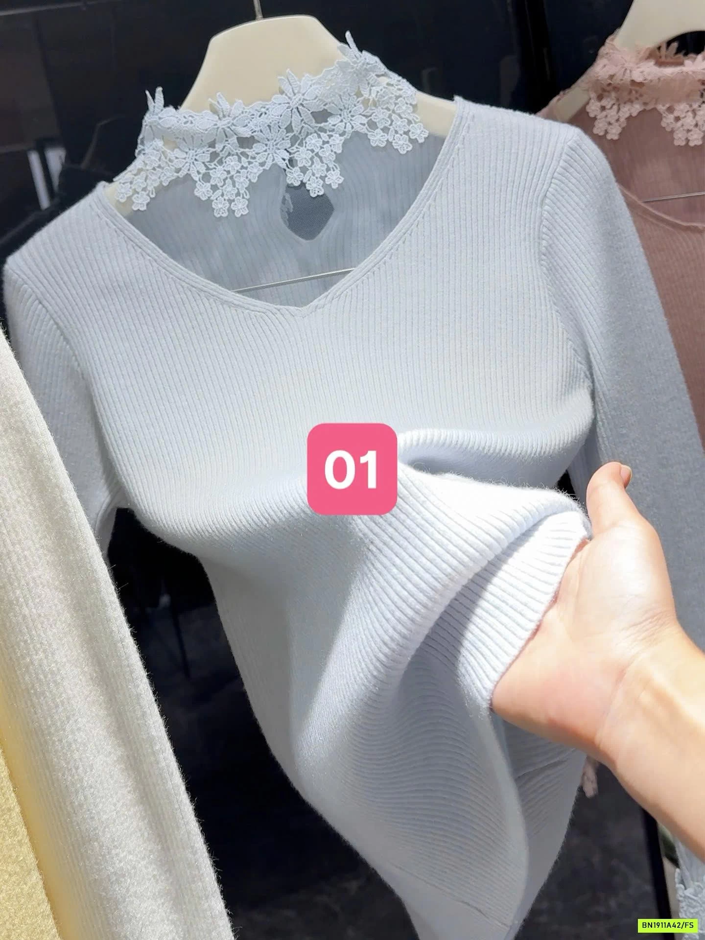 ÁO LEN PHỐI CỔ LƯỚI VIỀN REN