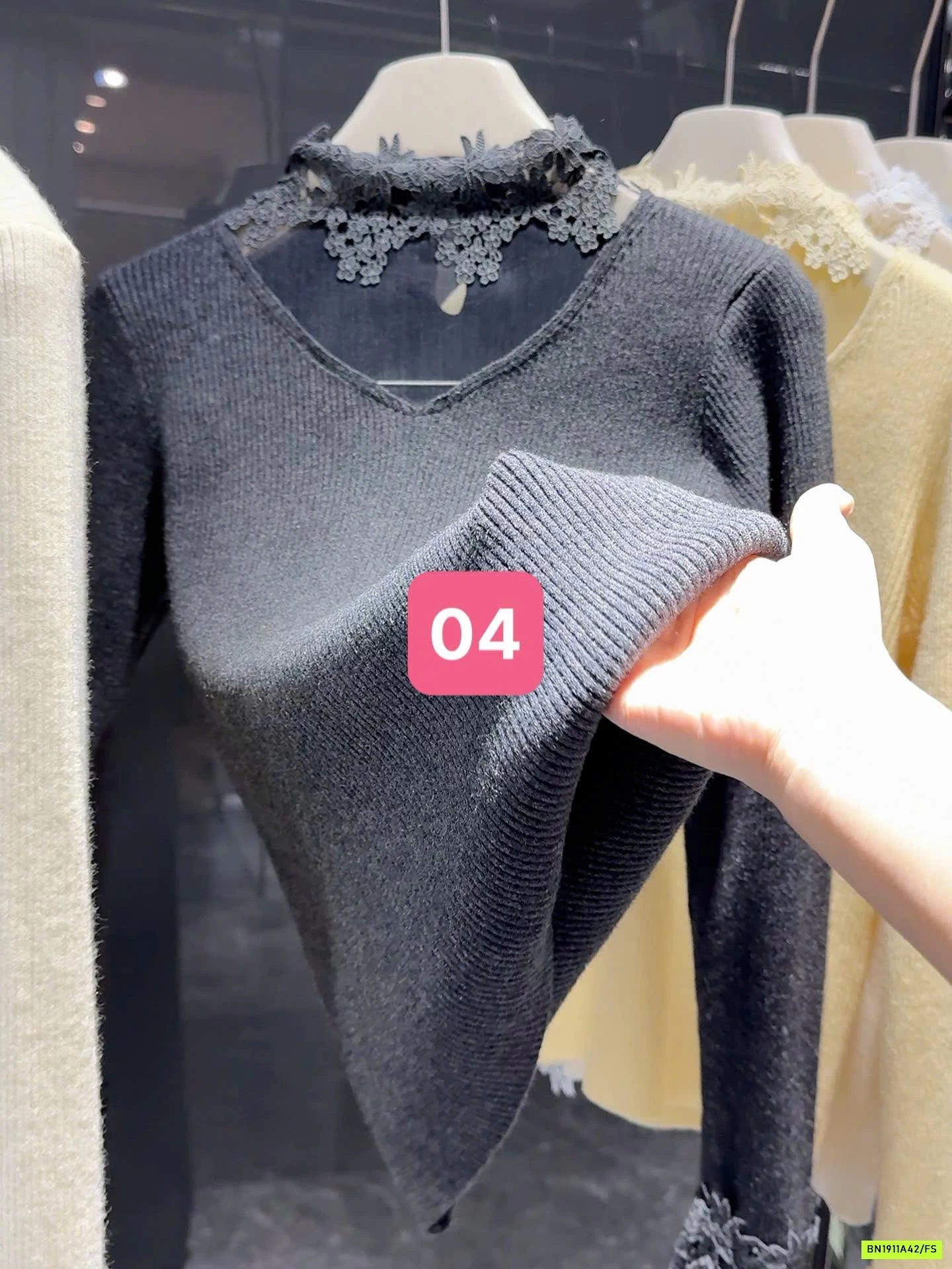 ÁO LEN PHỐI CỔ LƯỚI VIỀN REN