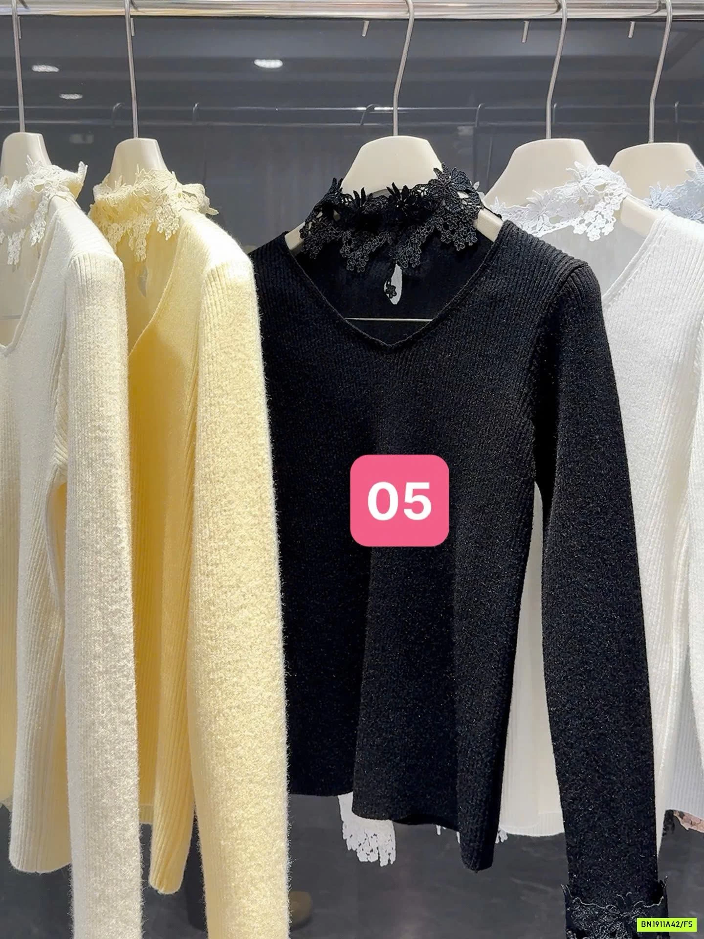 ÁO LEN PHỐI CỔ LƯỚI VIỀN REN