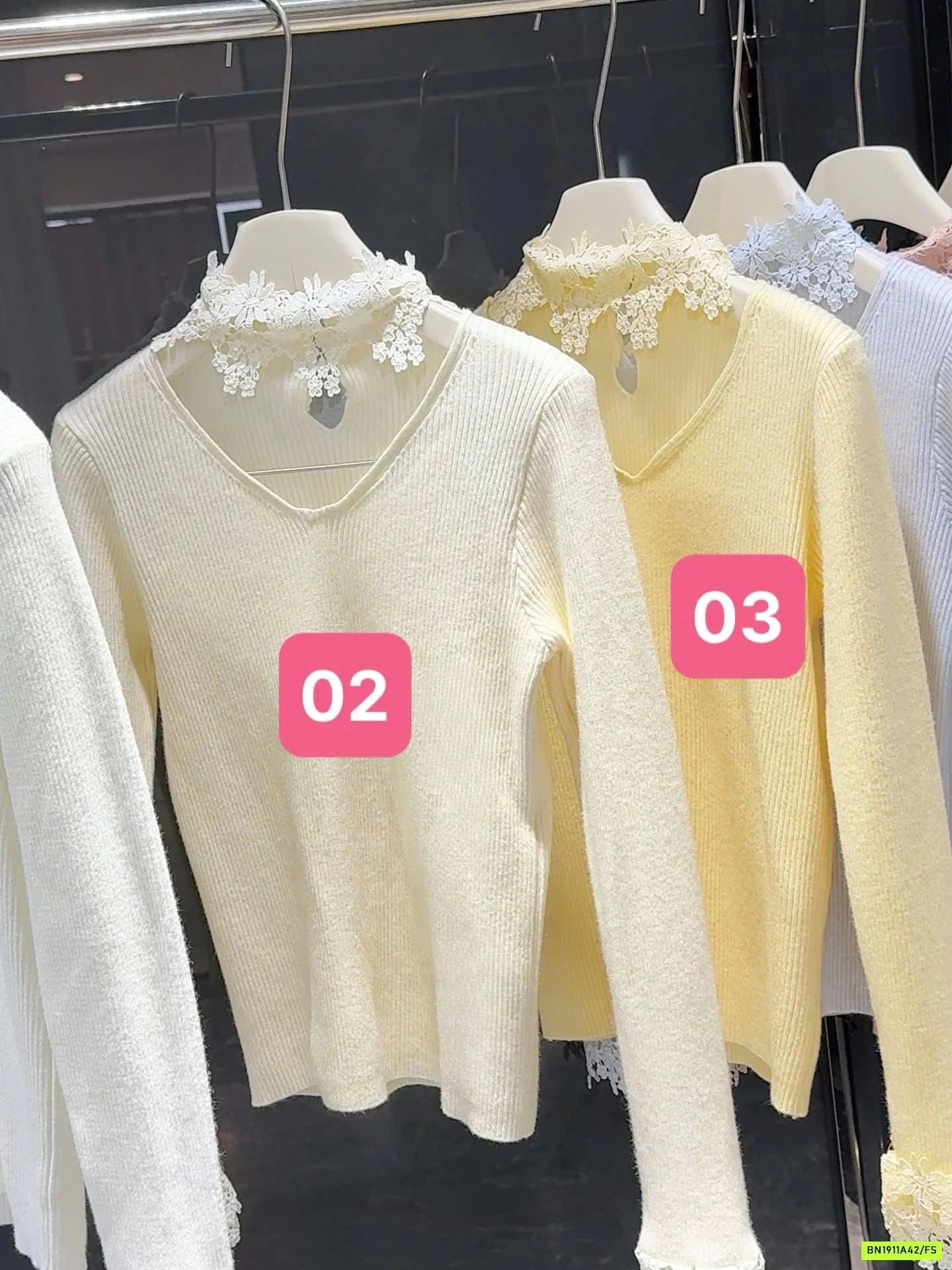 ÁO LEN PHỐI CỔ LƯỚI VIỀN REN