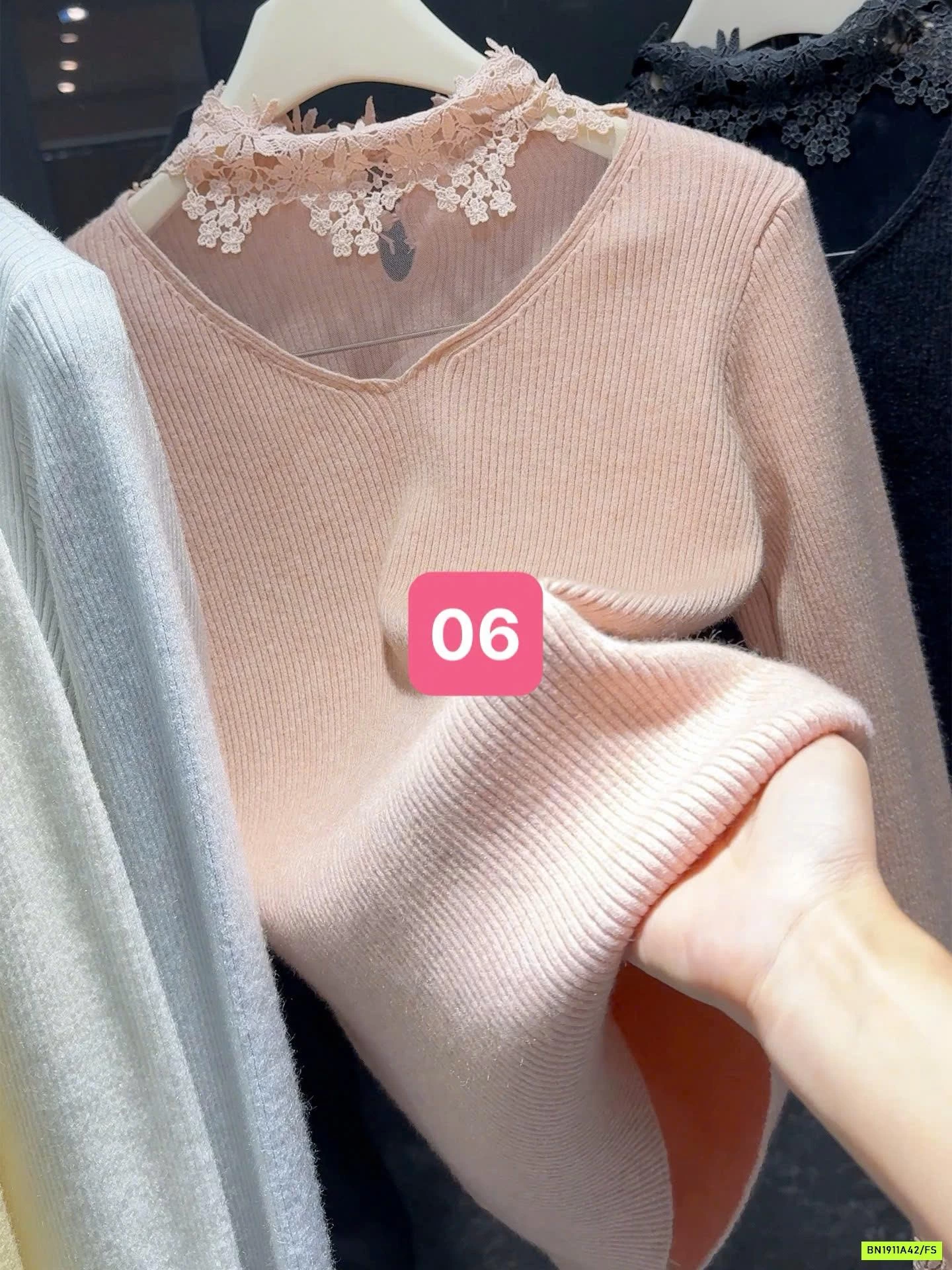 ÁO LEN PHỐI CỔ LƯỚI VIỀN REN