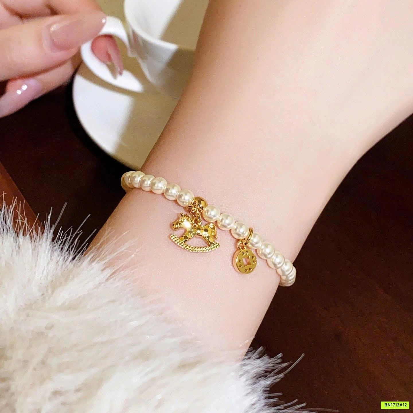 VÒNG TAY NGỌC TRAI NGỰA MAY MẮN GOLICC