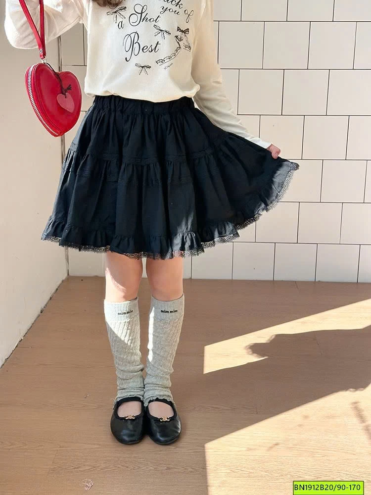 CHÂN VÁY VIỀN REN AMBBKIDS 25A001