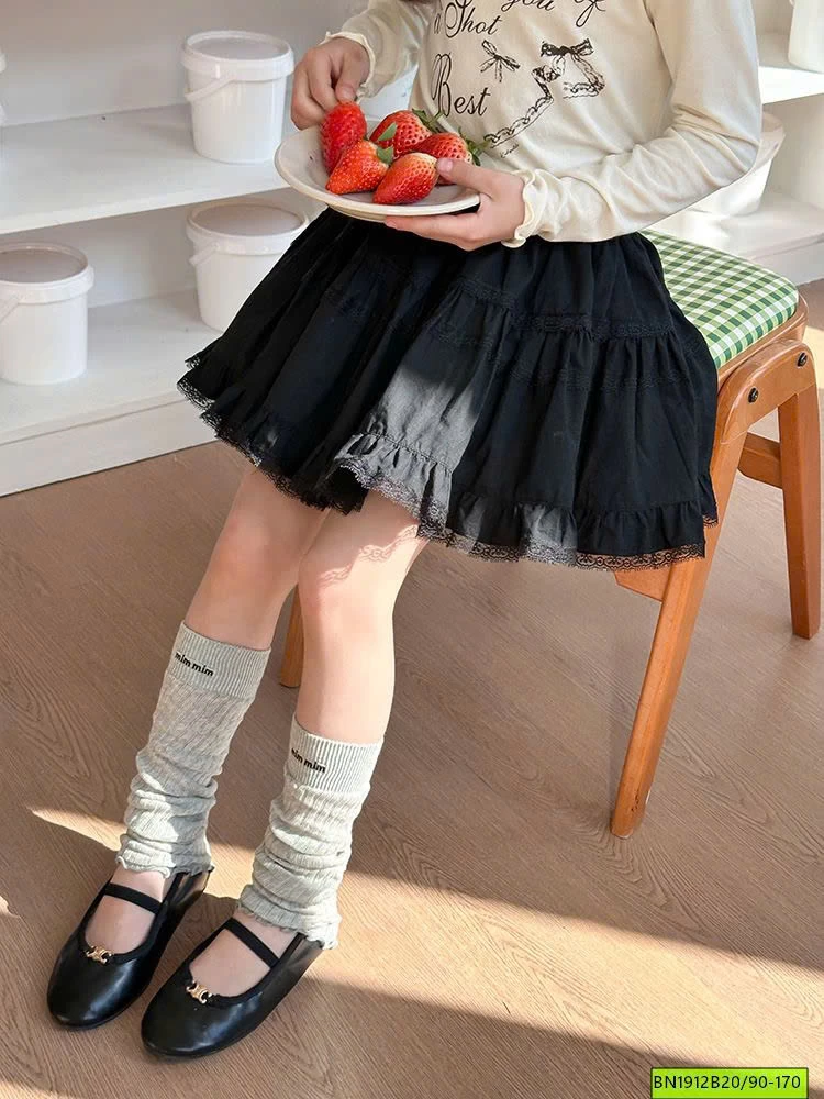 CHÂN VÁY VIỀN REN AMBBKIDS 25A001