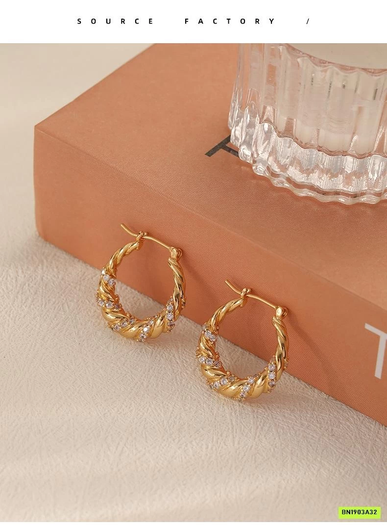 HOA TAI TRÒN PHỐI ĐÁ