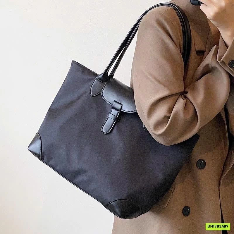 TÚI TOTE PHỐI DA KHÓA GÀI