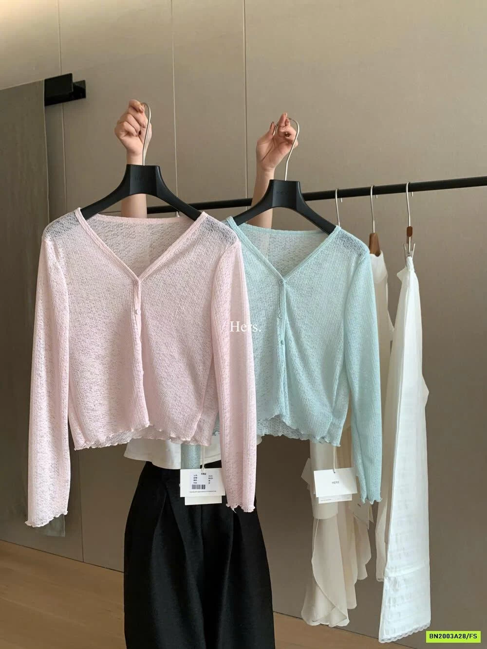 KHOÁC MỎNG DỆT HERS