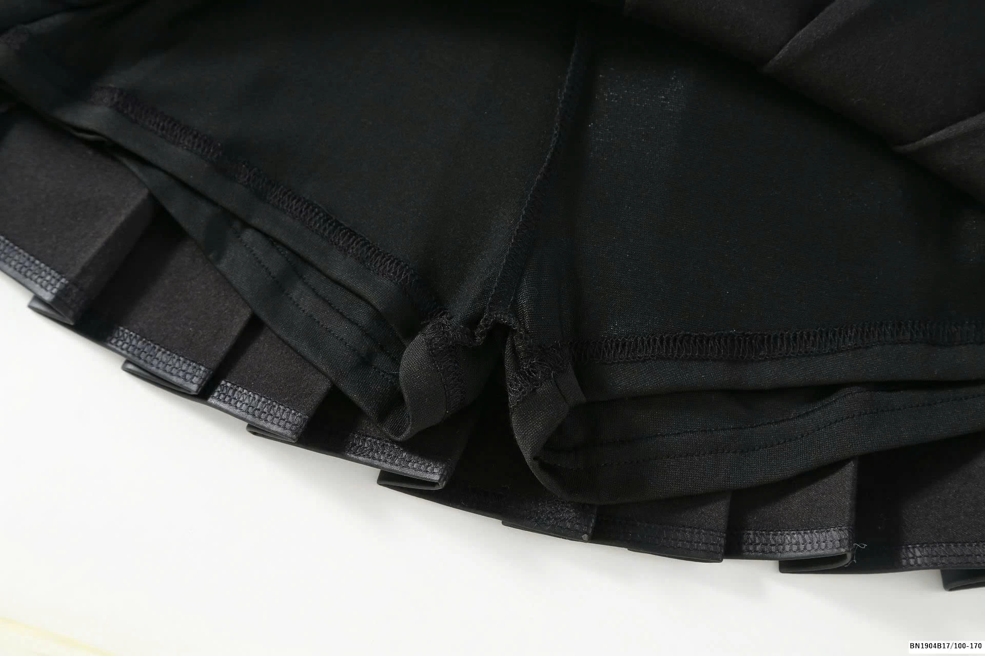 CHÂN VÁY DA XẾP LY CÁ TÍNH