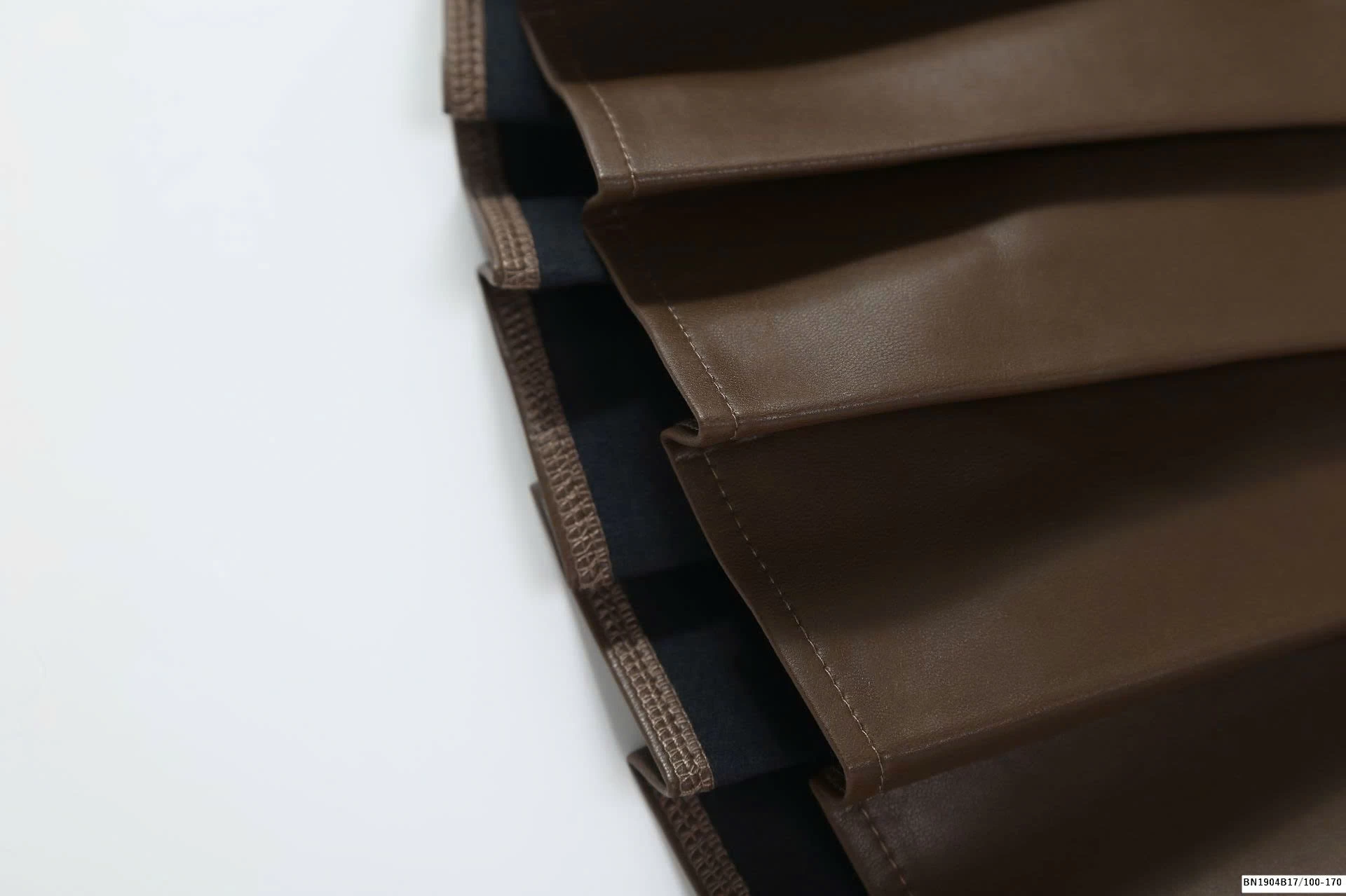 CHÂN VÁY DA XẾP LY CÁ TÍNH